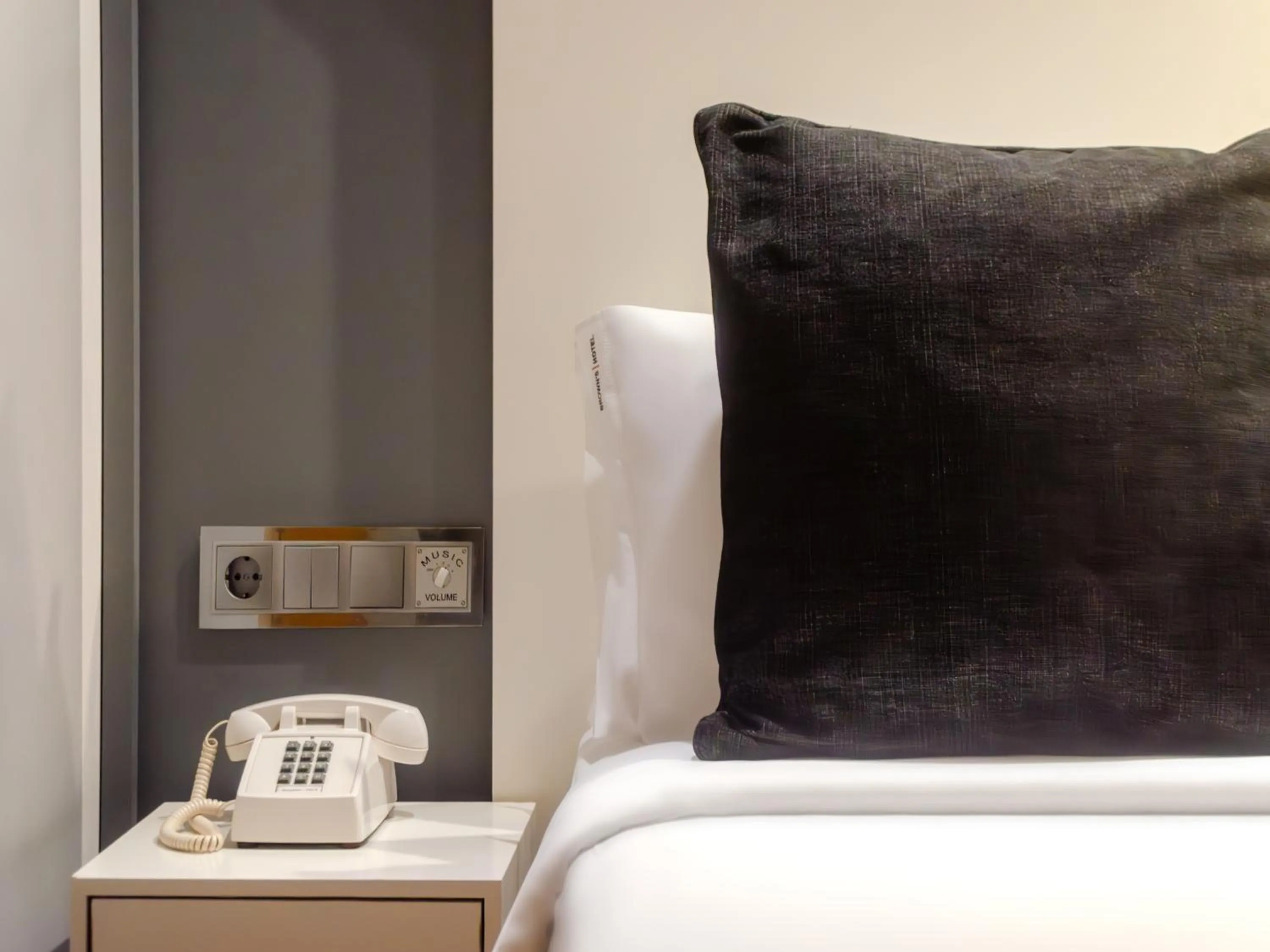 Bedroom, Bed in Browns Downtown Hotel