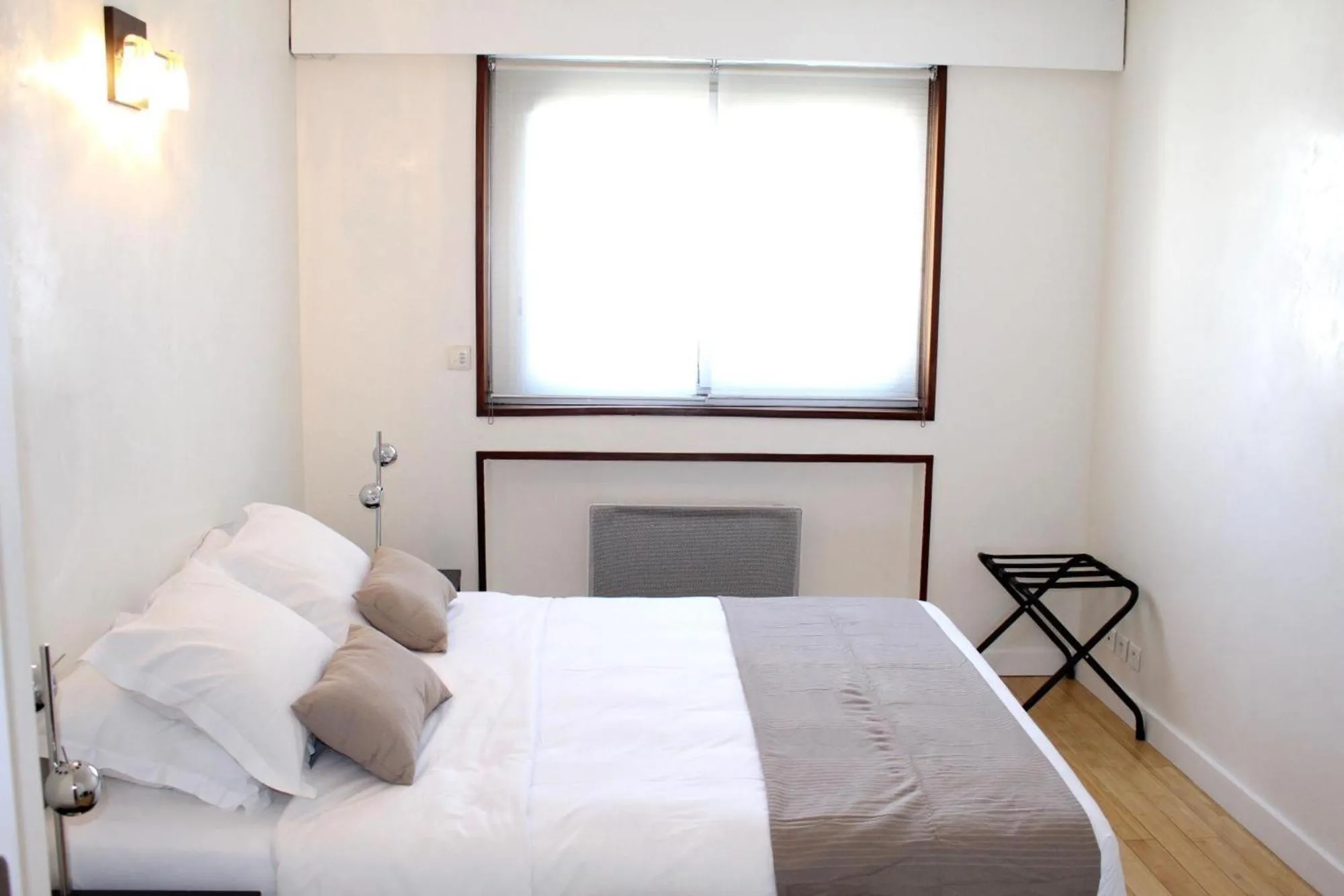Bedroom, Bed in Short Stay Paris Apartments