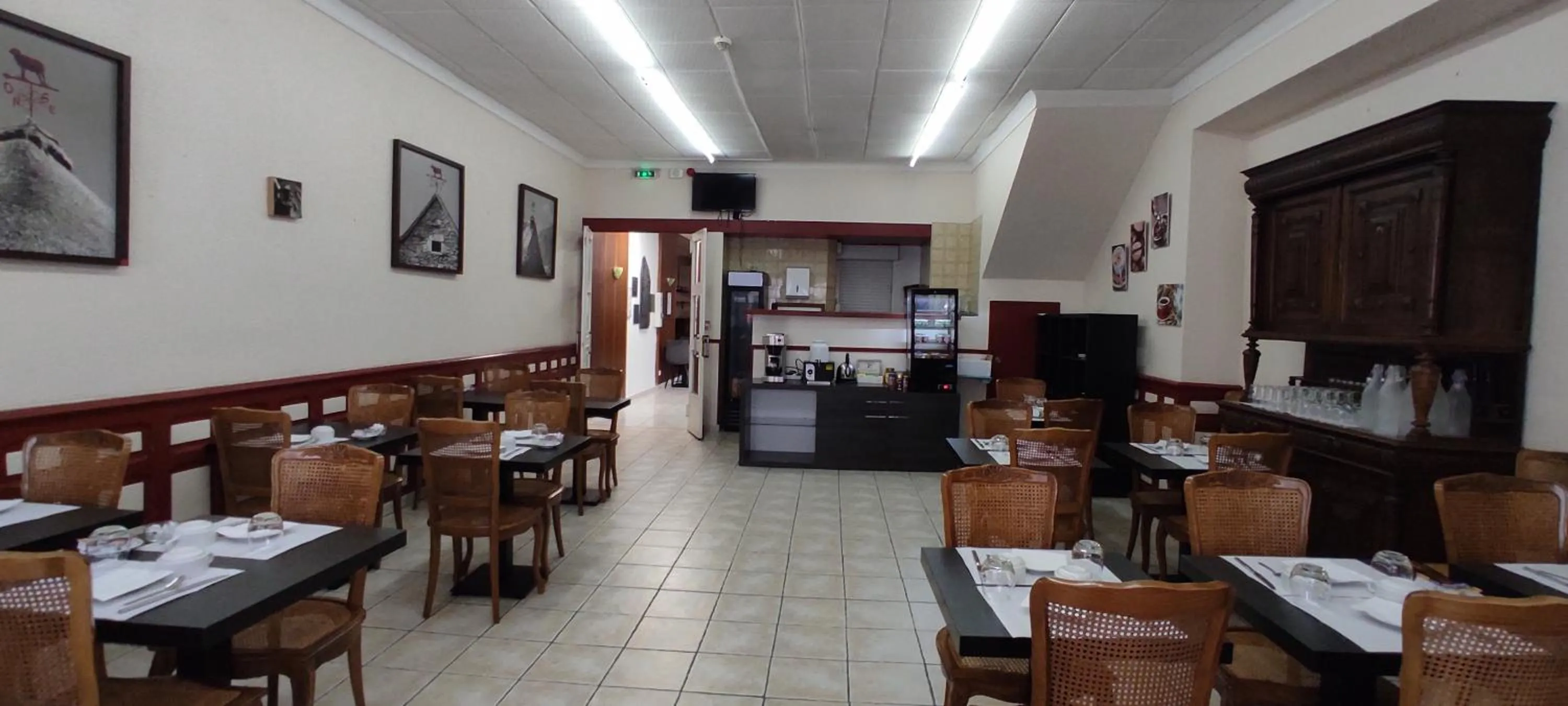 Restaurant/places to eat in Hotel Luxembourg