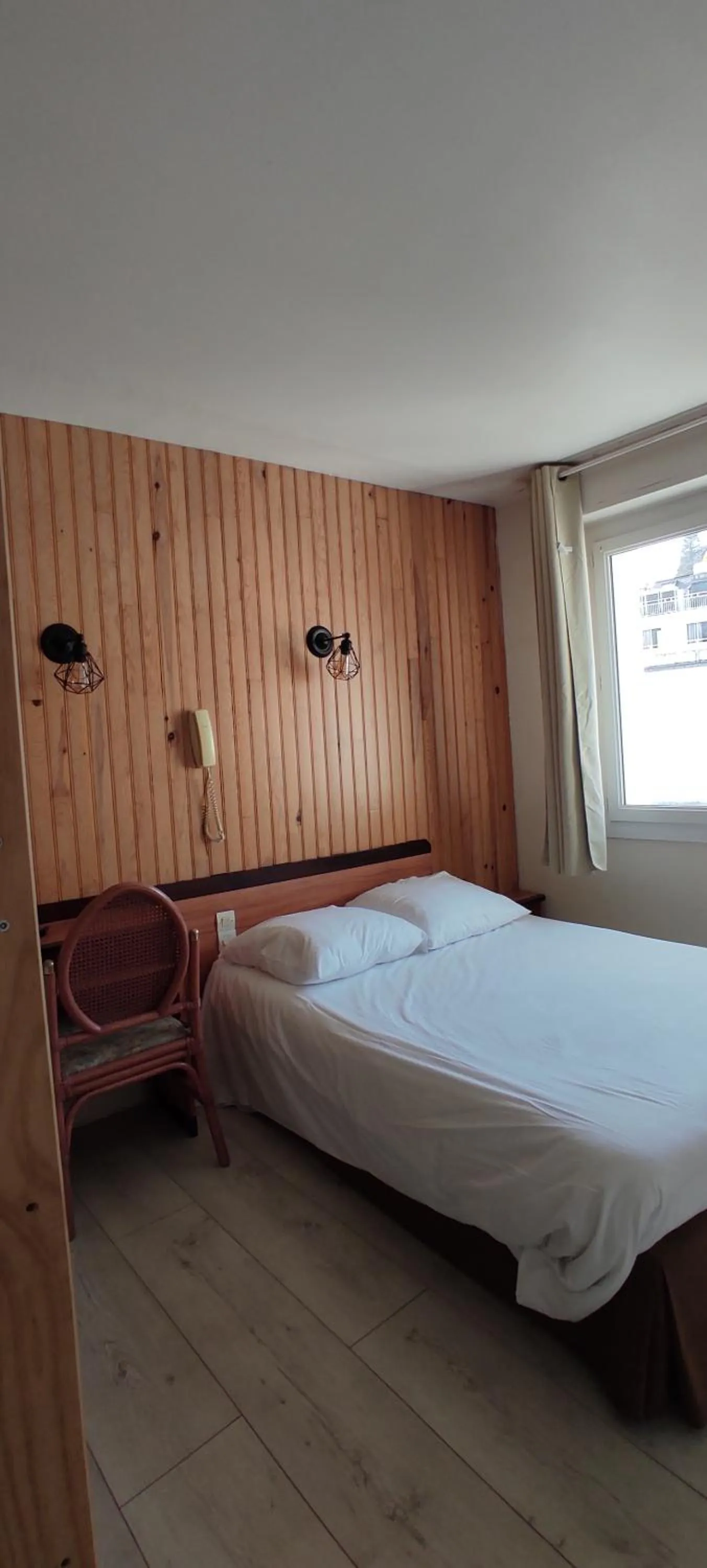 Photo of the whole room in Hotel Luxembourg