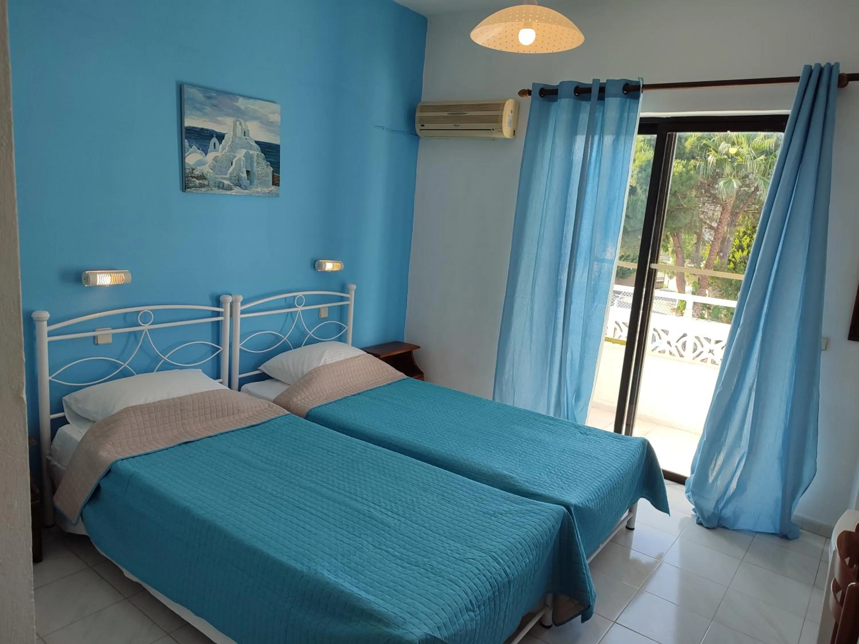 Photo of the whole room in Dolphin Apartments