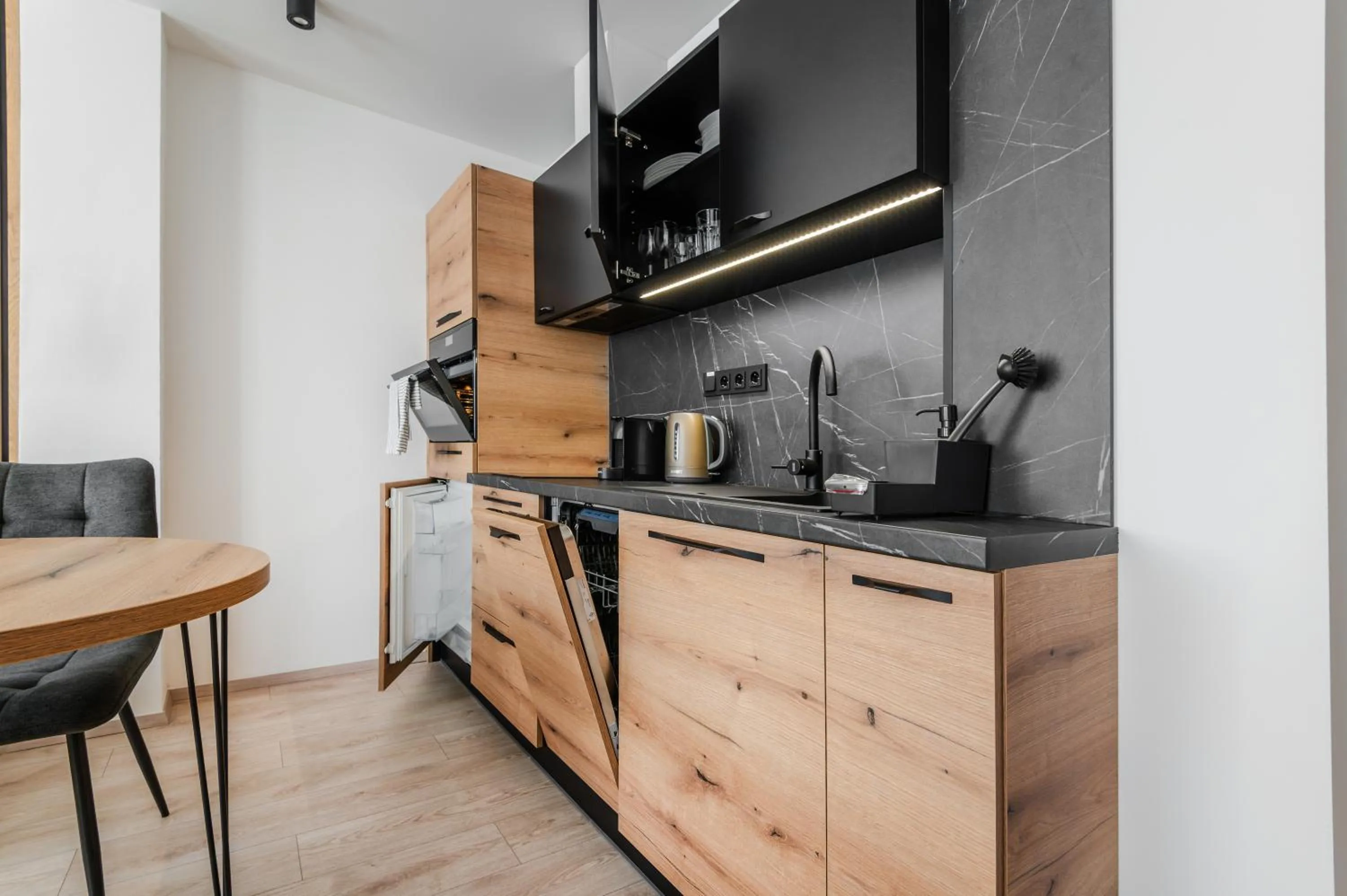 No 28 Rooms & Apartments