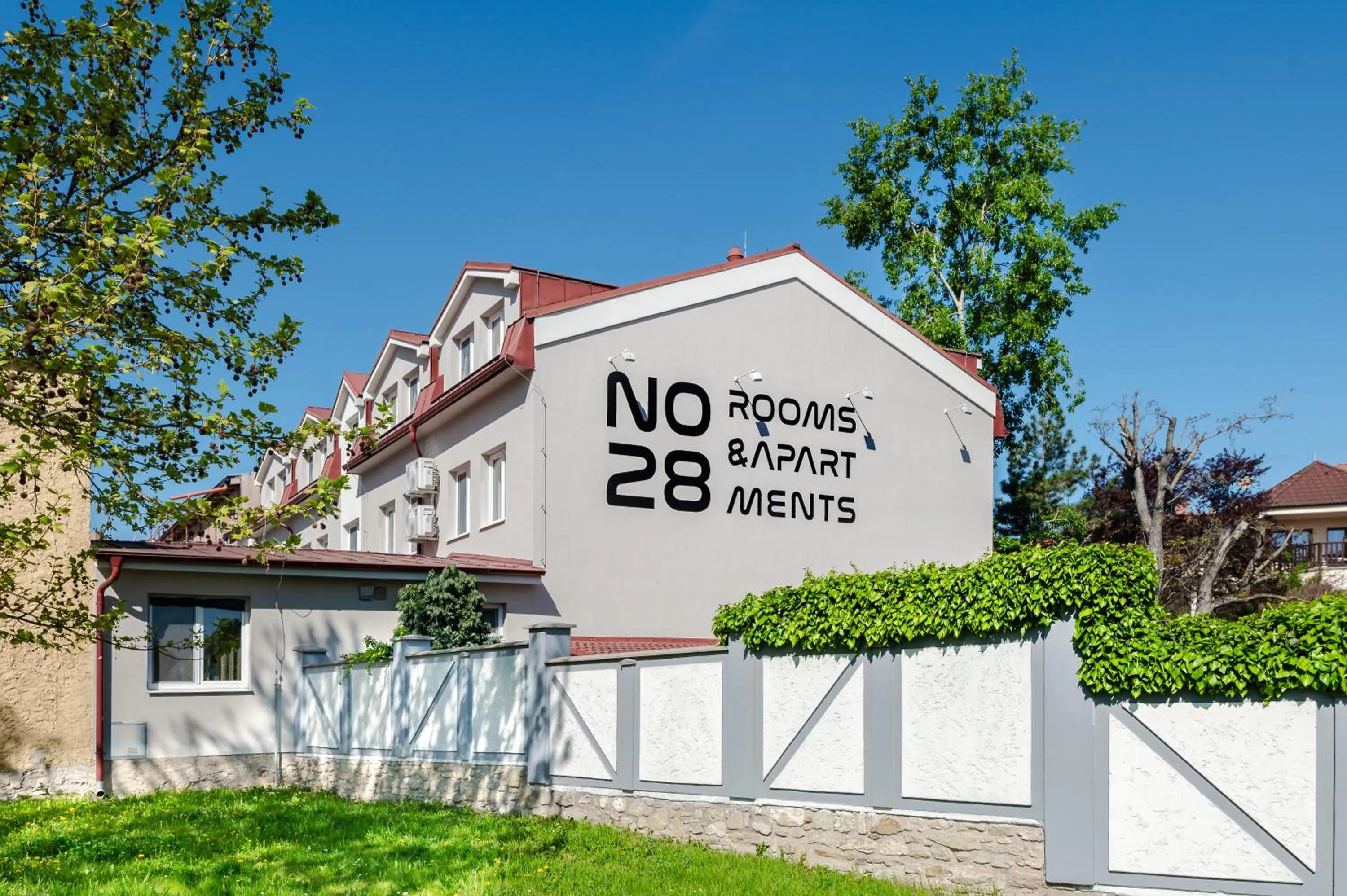 No 28 Rooms & Apartments