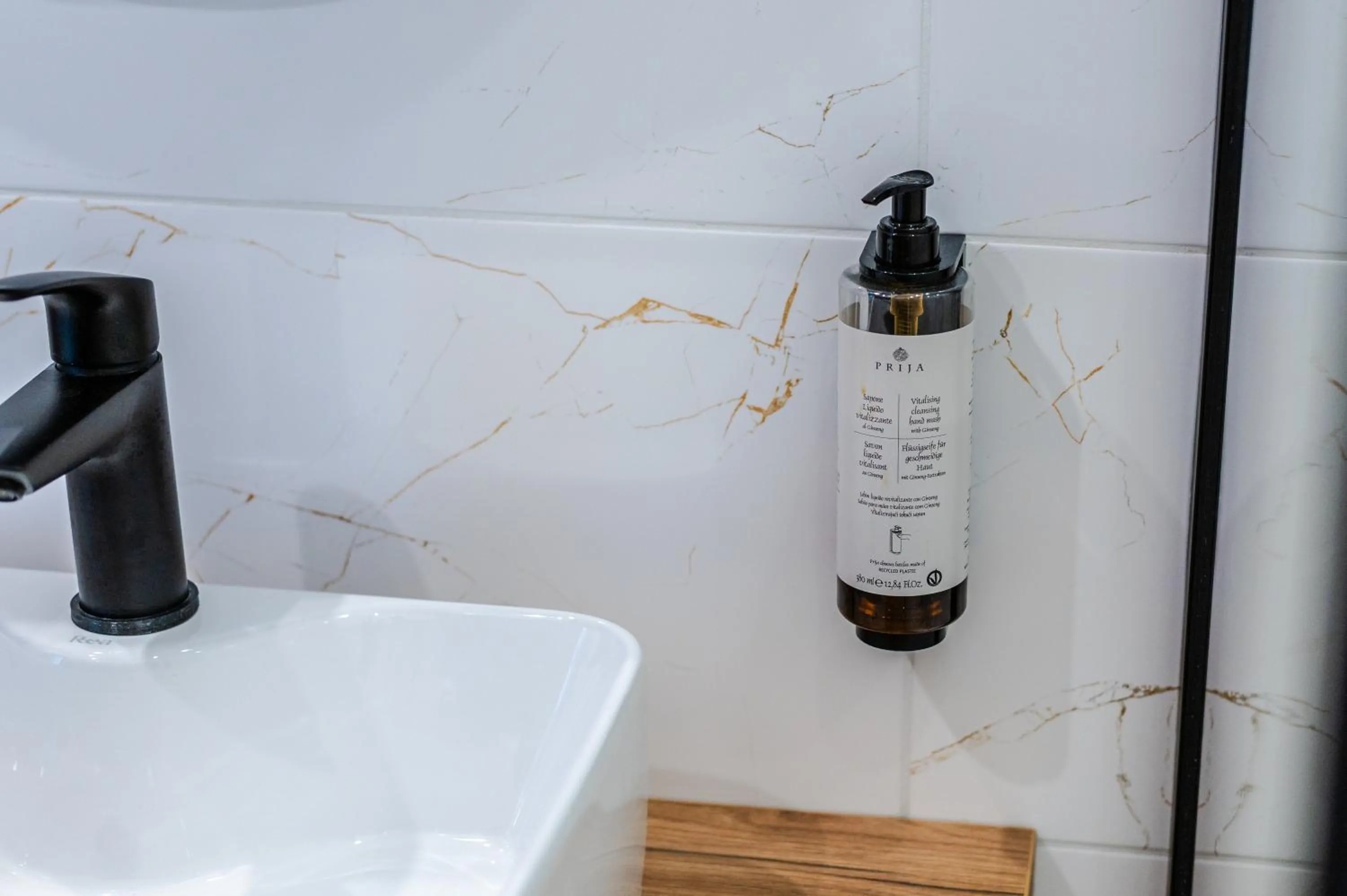 No 28 Rooms & Apartments