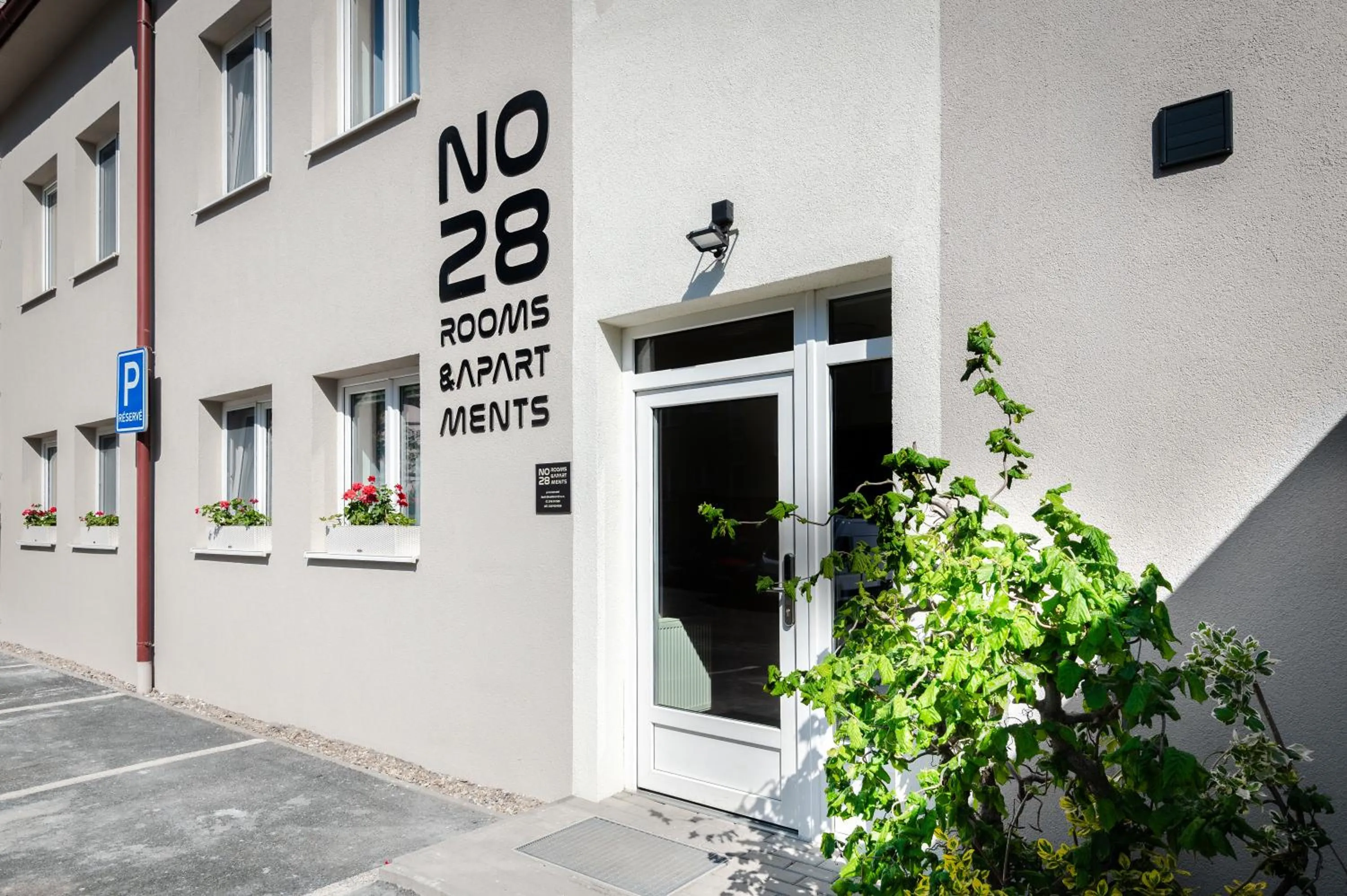 No 28 Rooms & Apartments