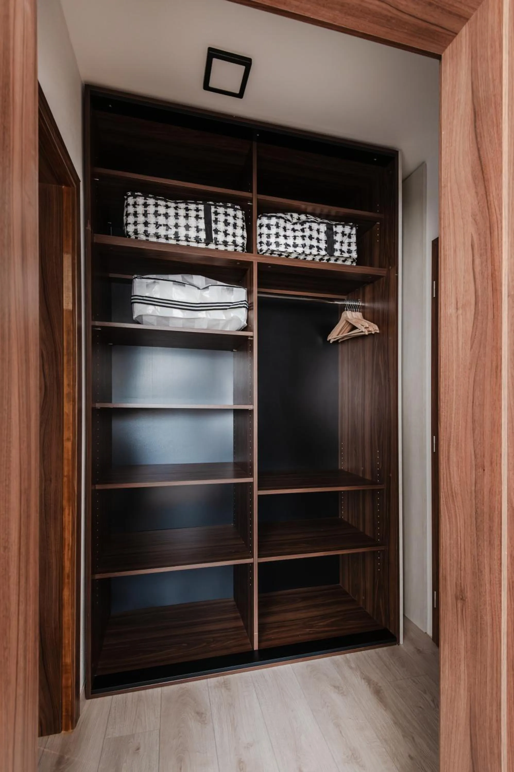 No 28 Rooms & Apartments