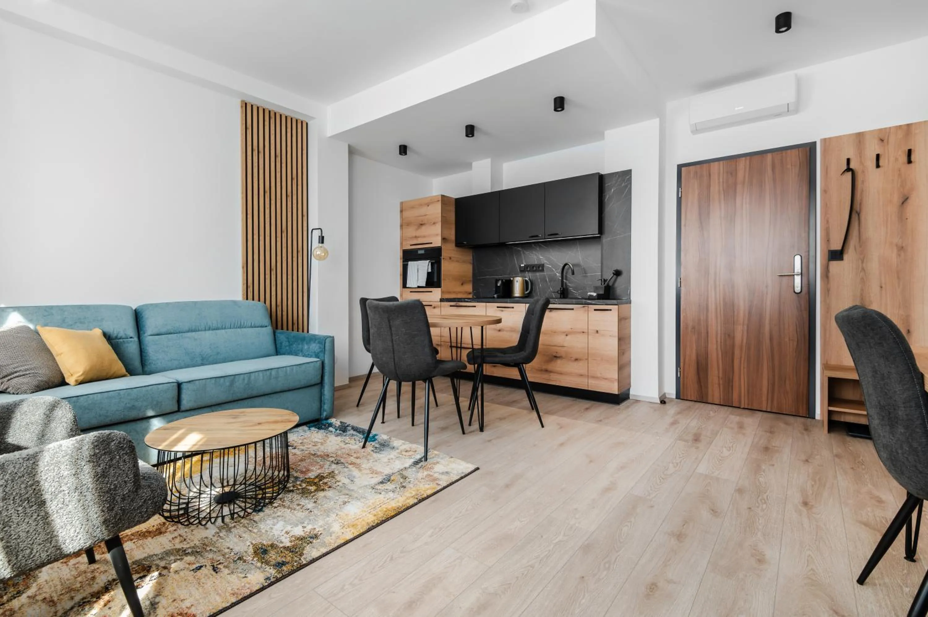 No 28 Rooms & Apartments