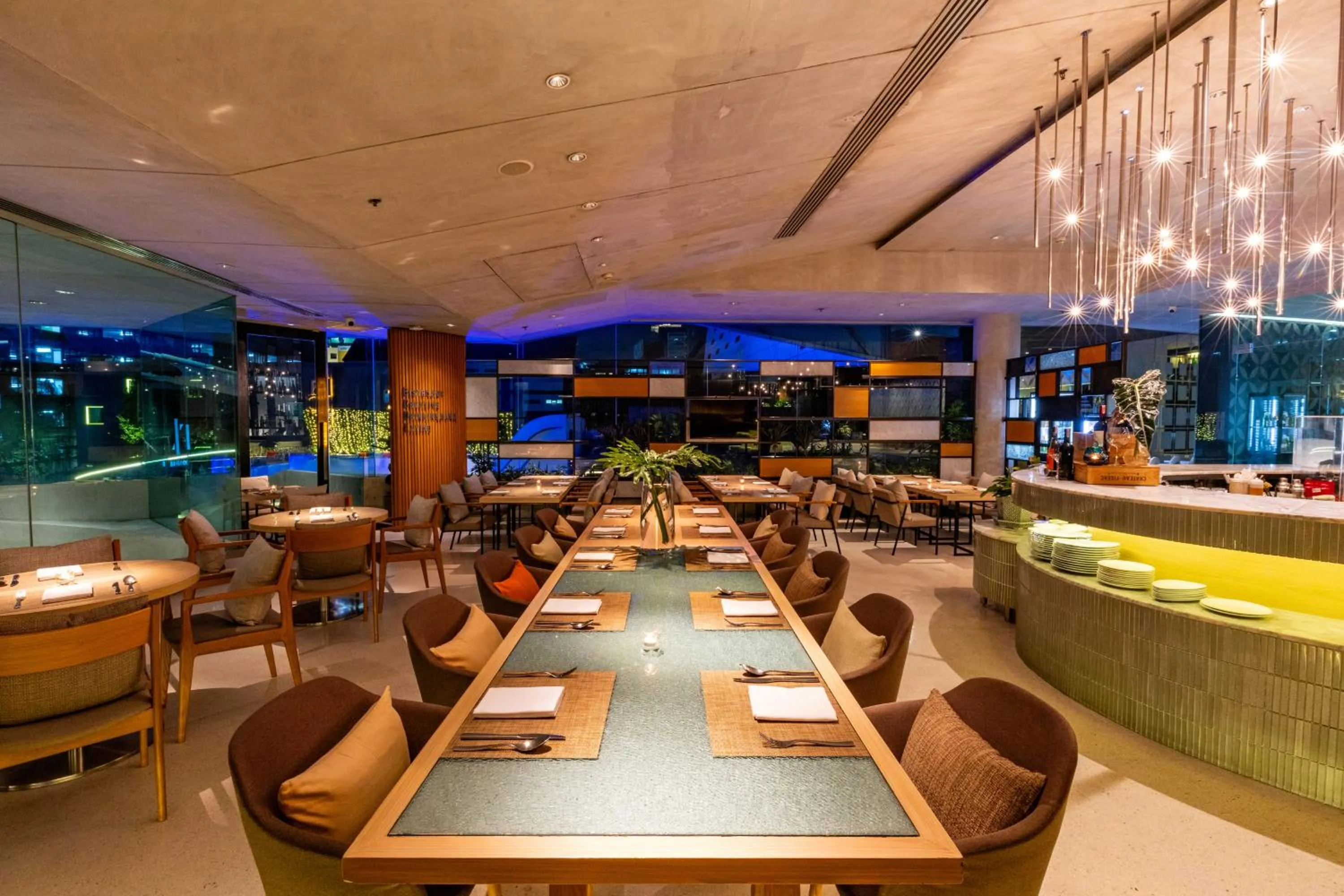 Restaurant/places to eat in LiT BANGKOK Hotel