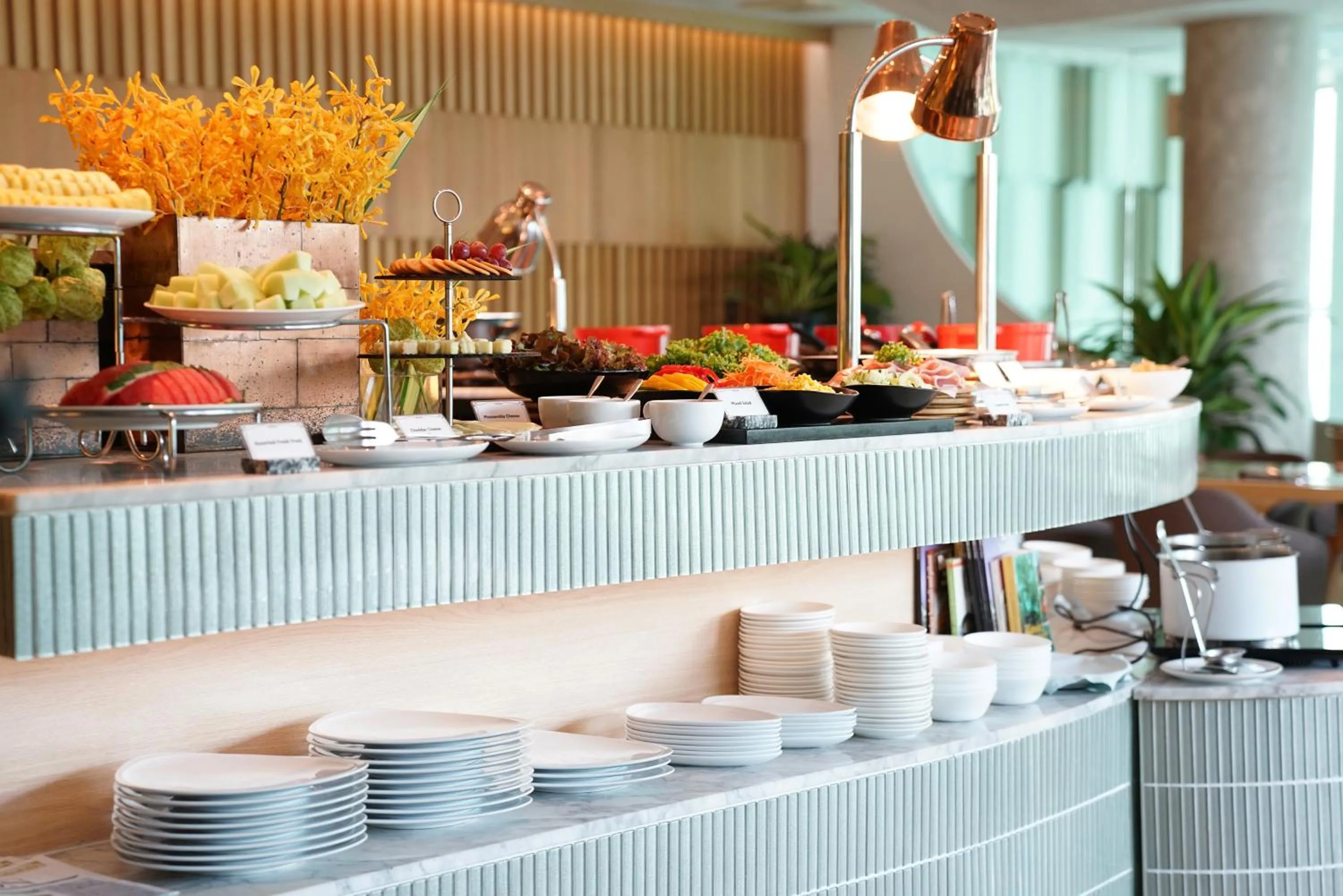 Restaurant/places to eat in LiT BANGKOK Hotel