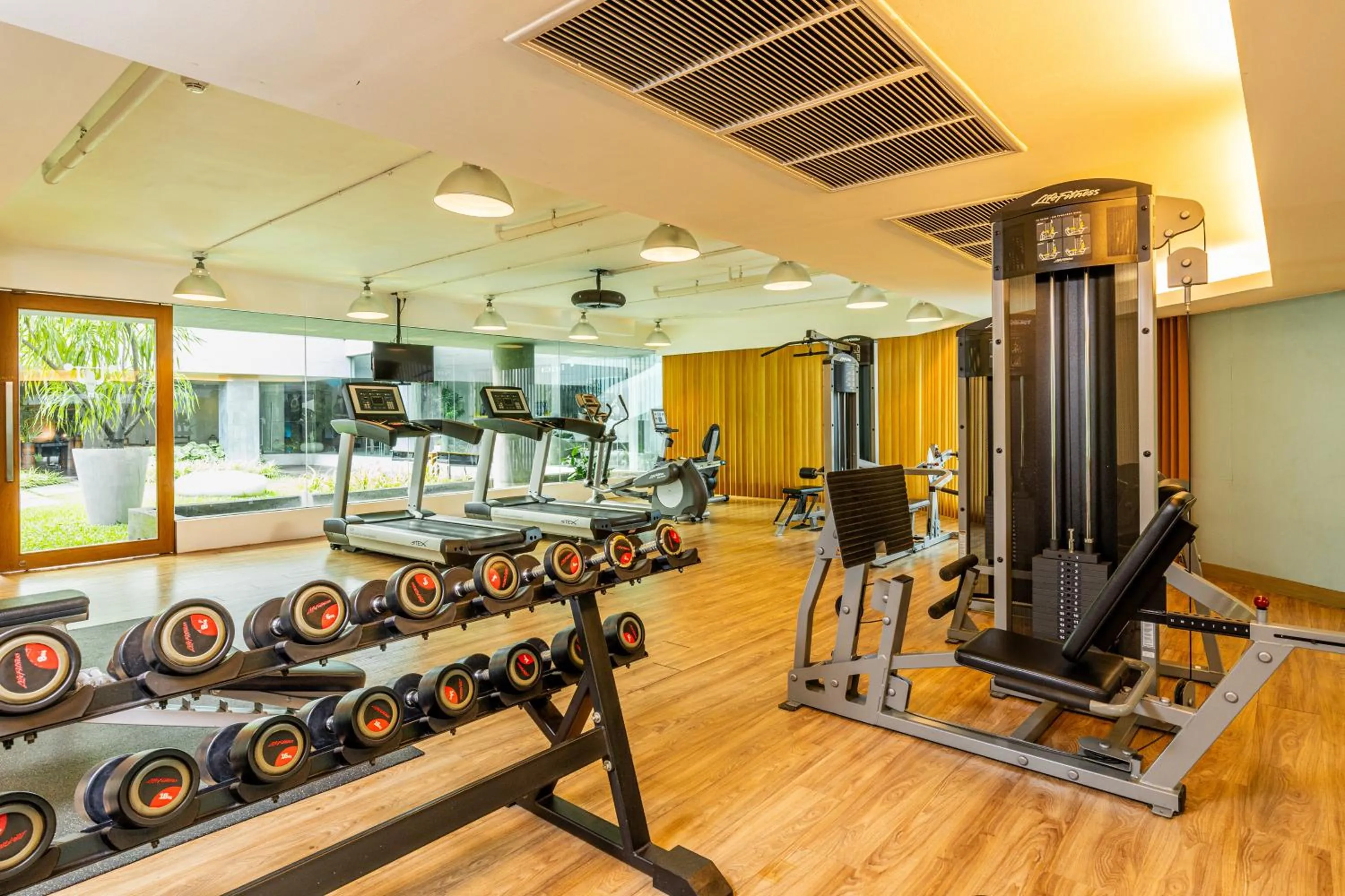 Fitness centre/facilities in LiT BANGKOK Hotel