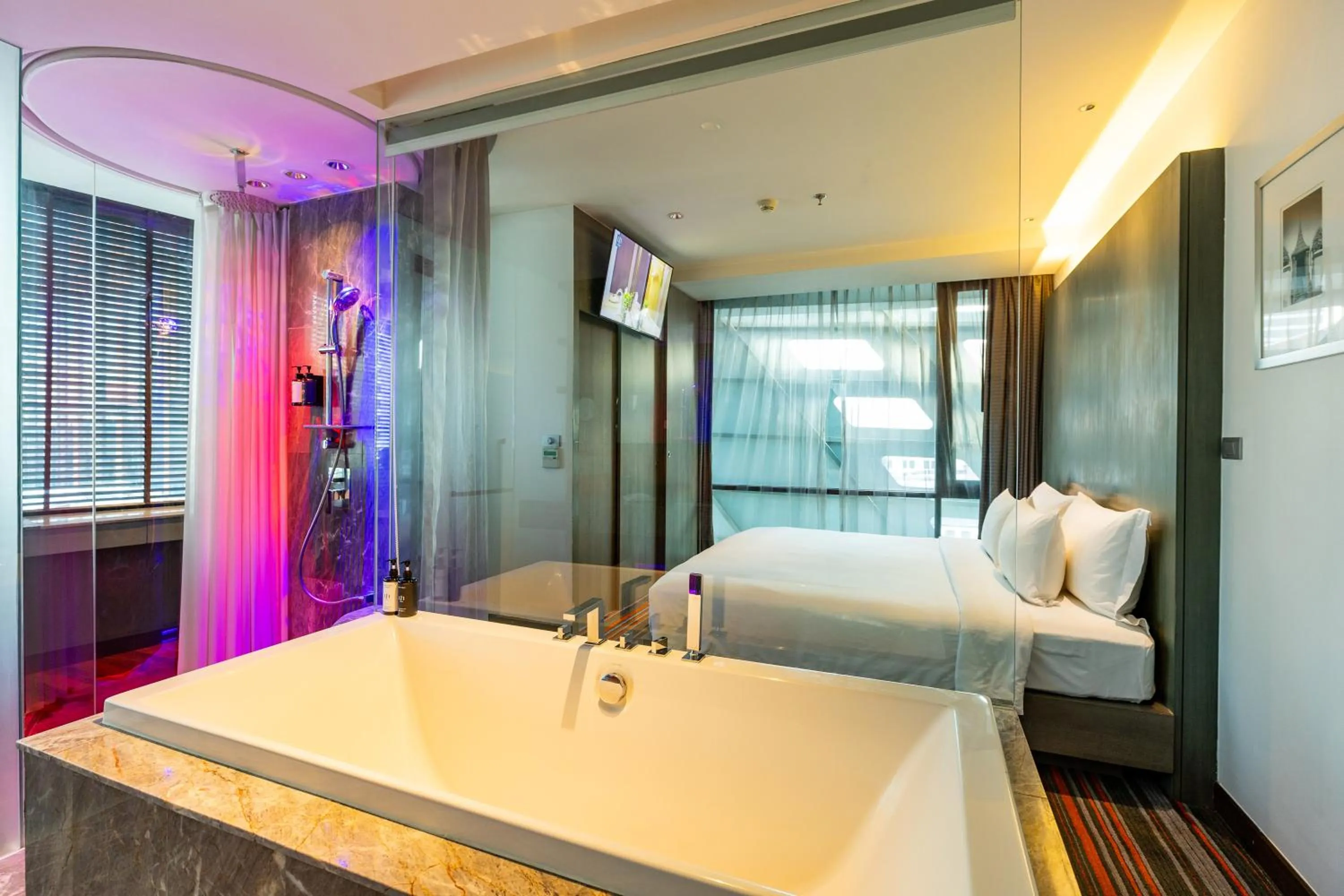 Shower, Bed in LiT BANGKOK Hotel