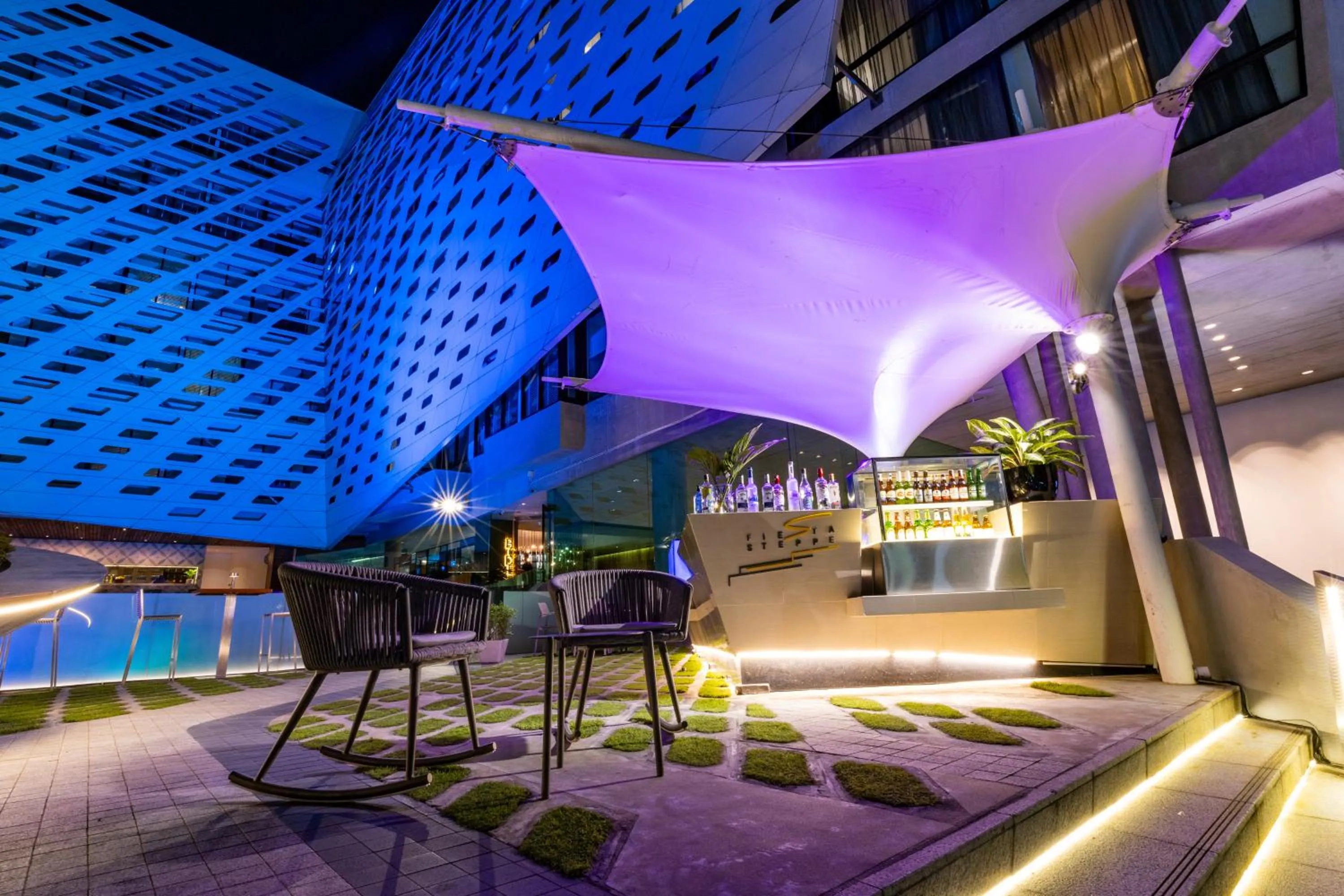 Restaurant/places to eat in LiT BANGKOK Hotel