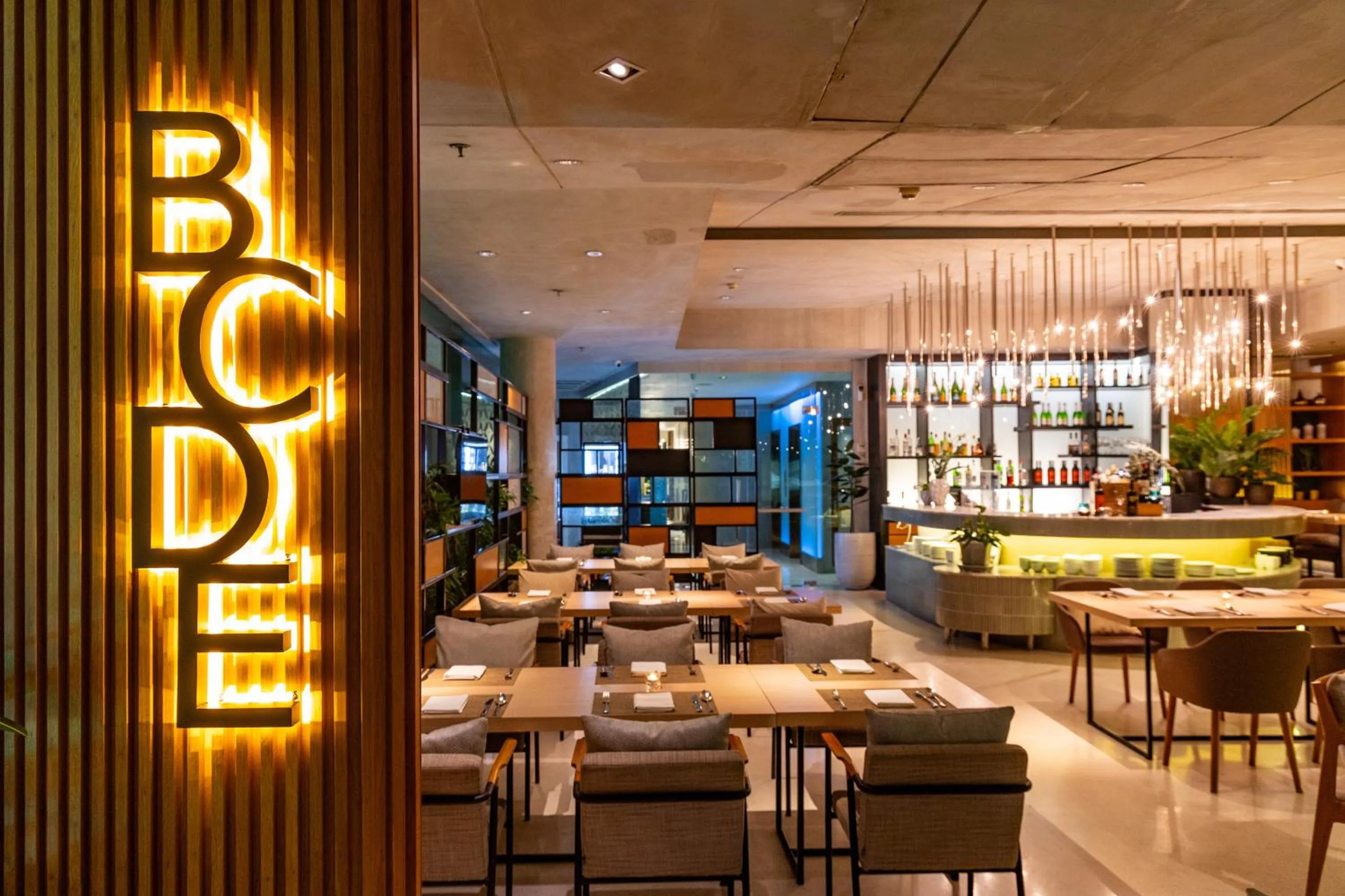 Restaurant/places to eat in LiT BANGKOK Hotel