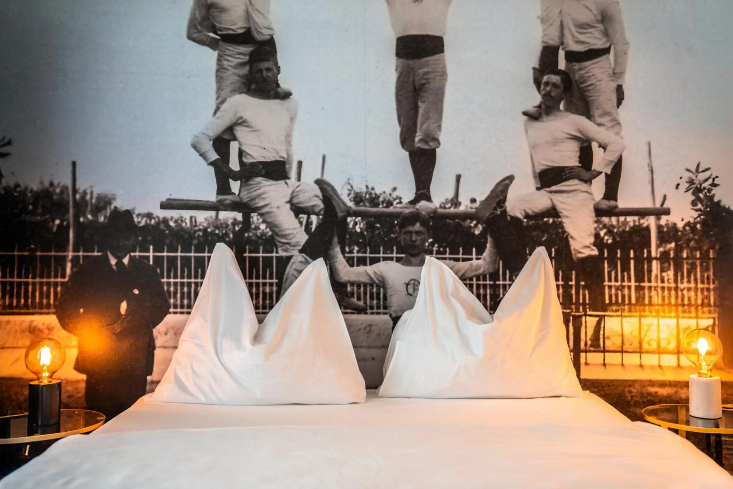 Bed in goldfinger + suites