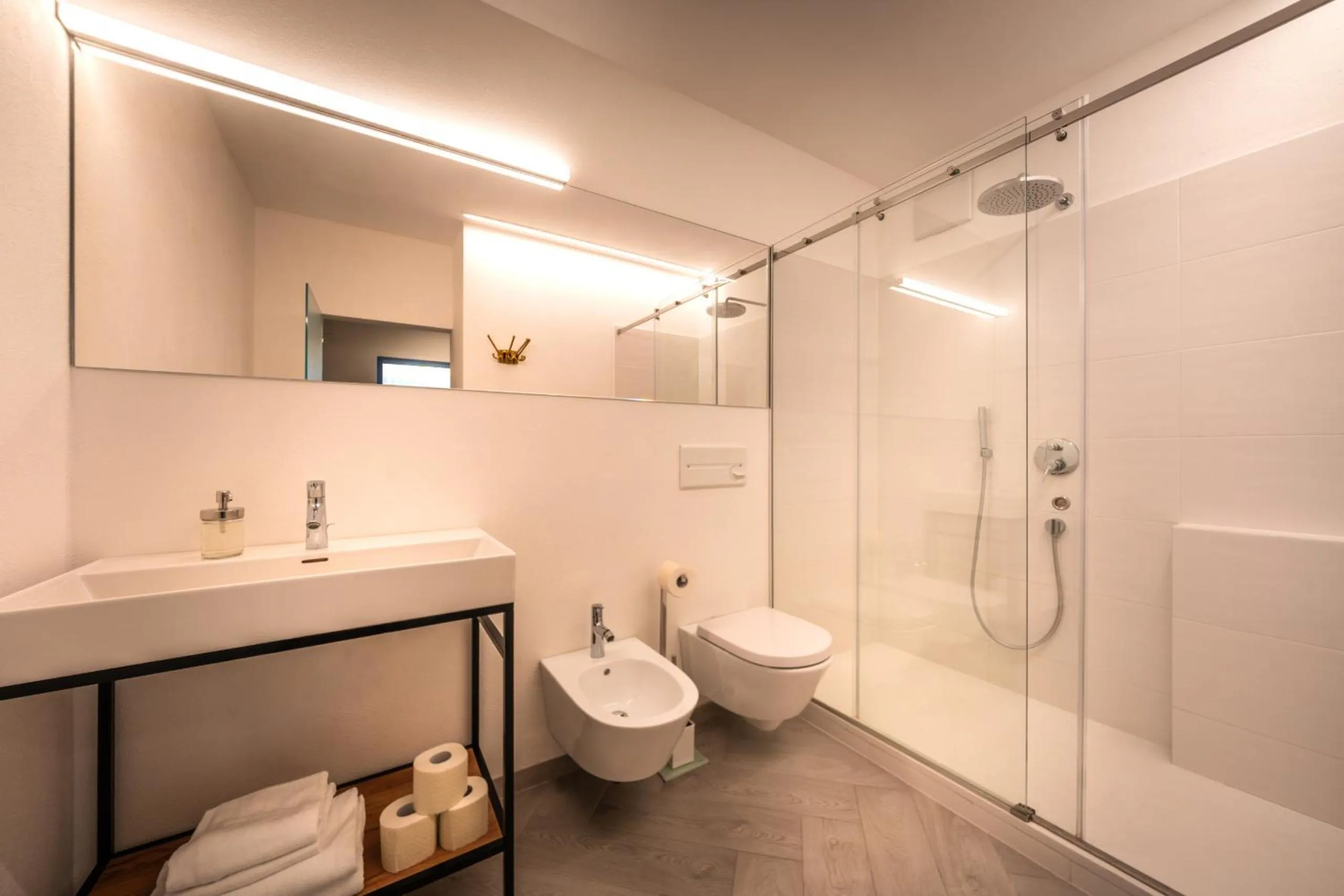 Shower in goldfinger + suites