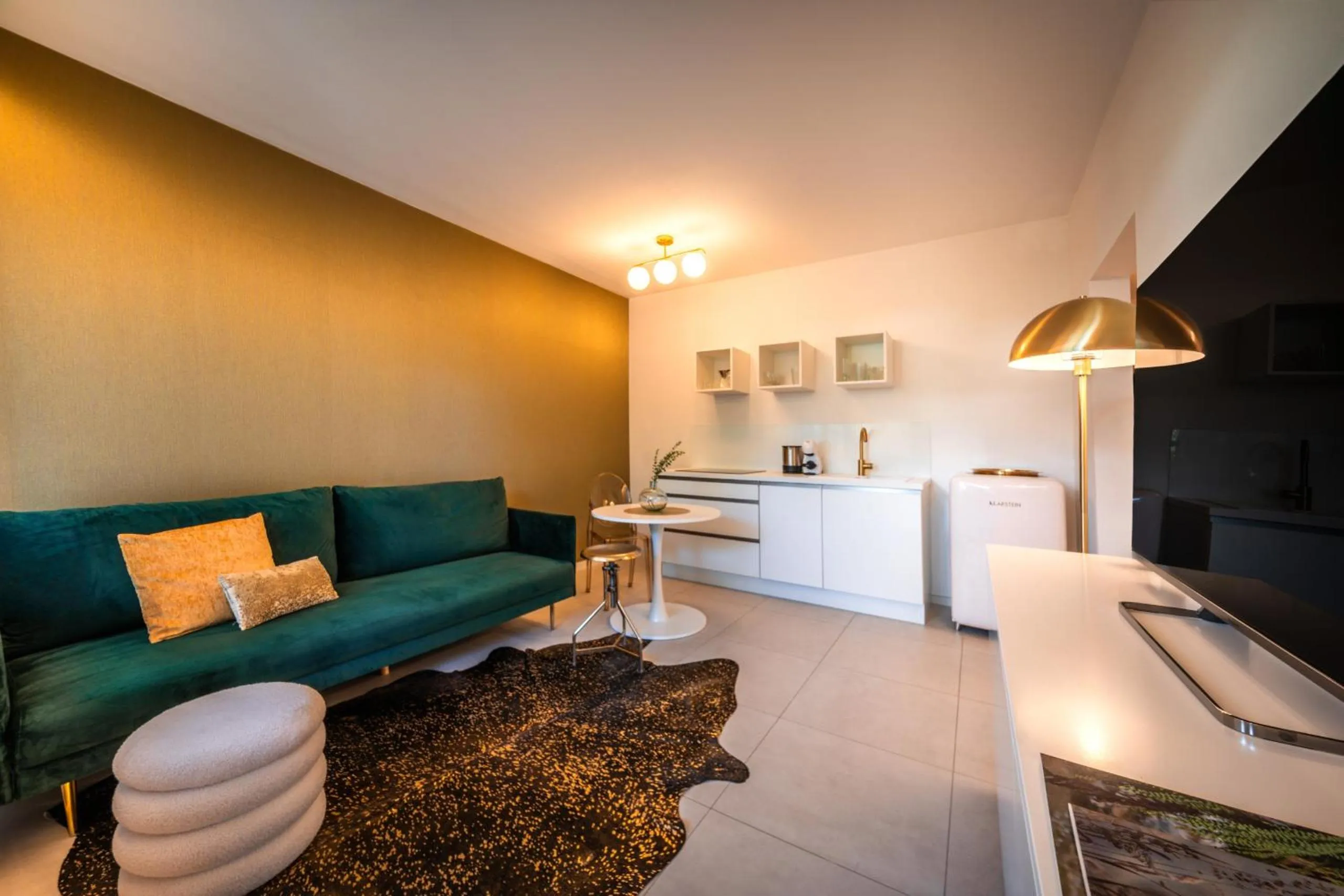 Kitchen or kitchenette in goldfinger + suites