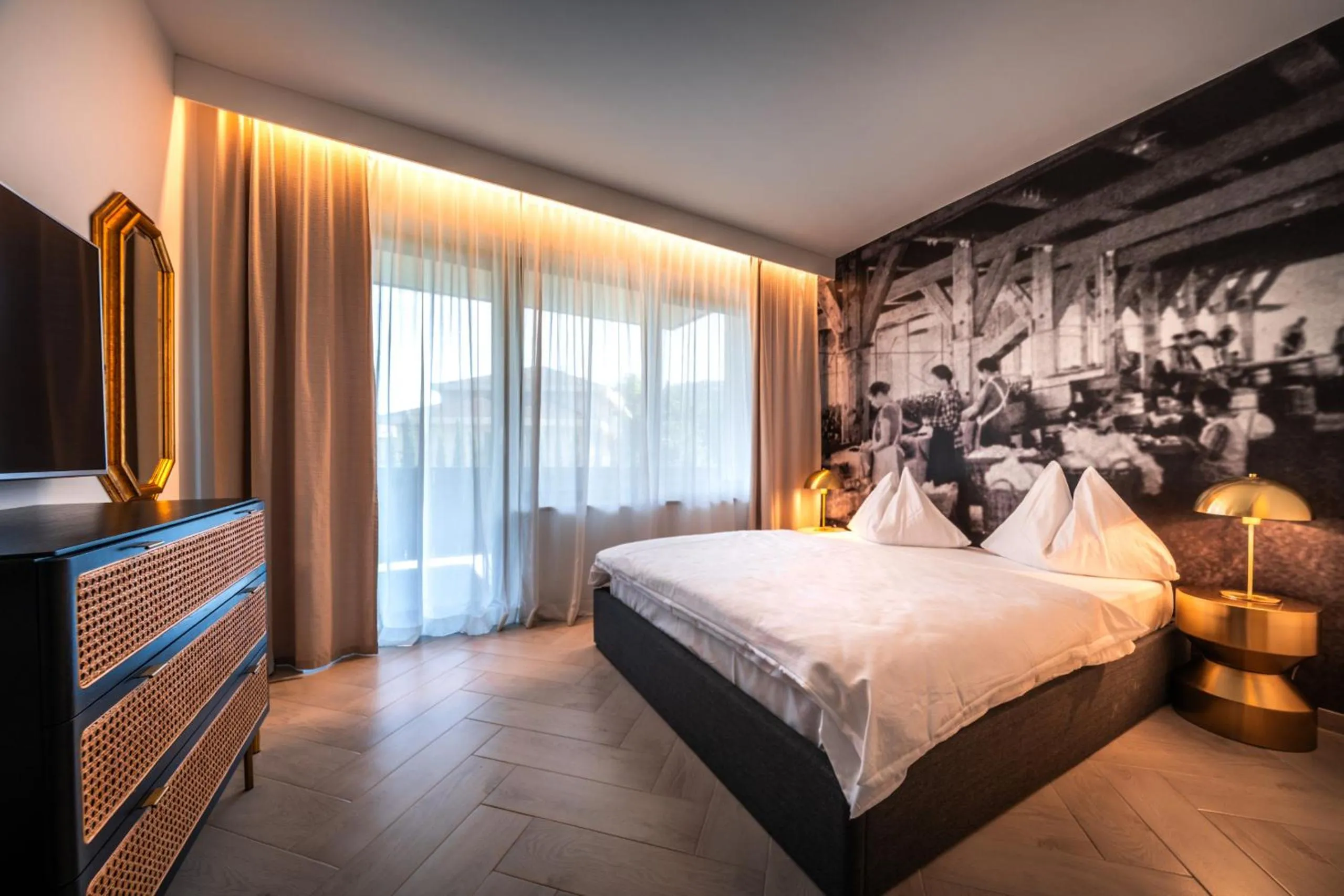 Bed in goldfinger + suites