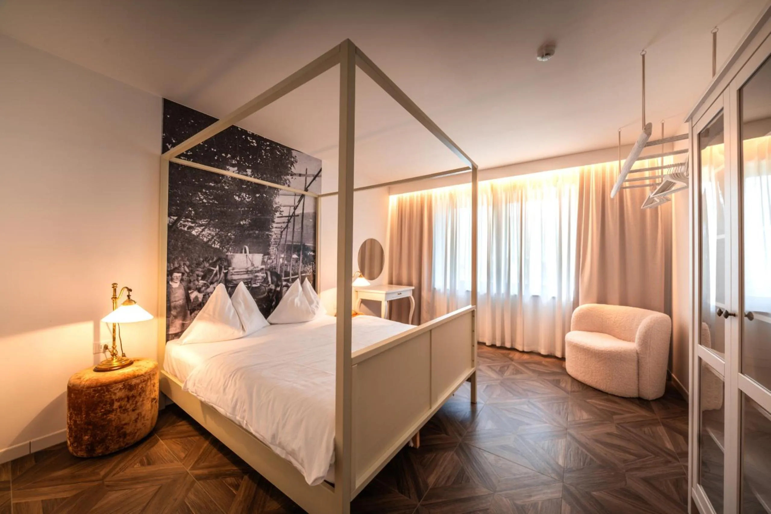 Bed in goldfinger + suites