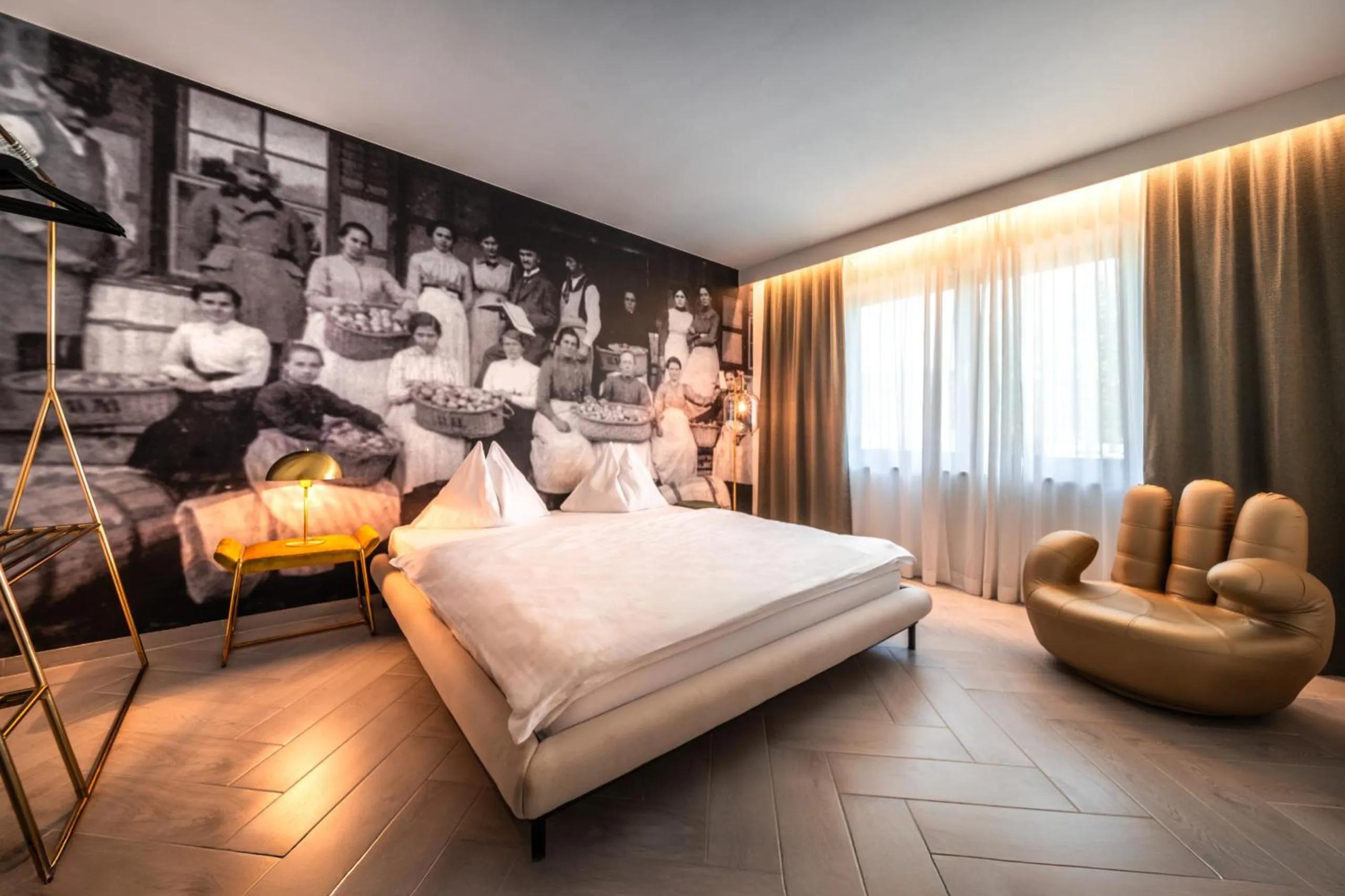 Bed in goldfinger + suites