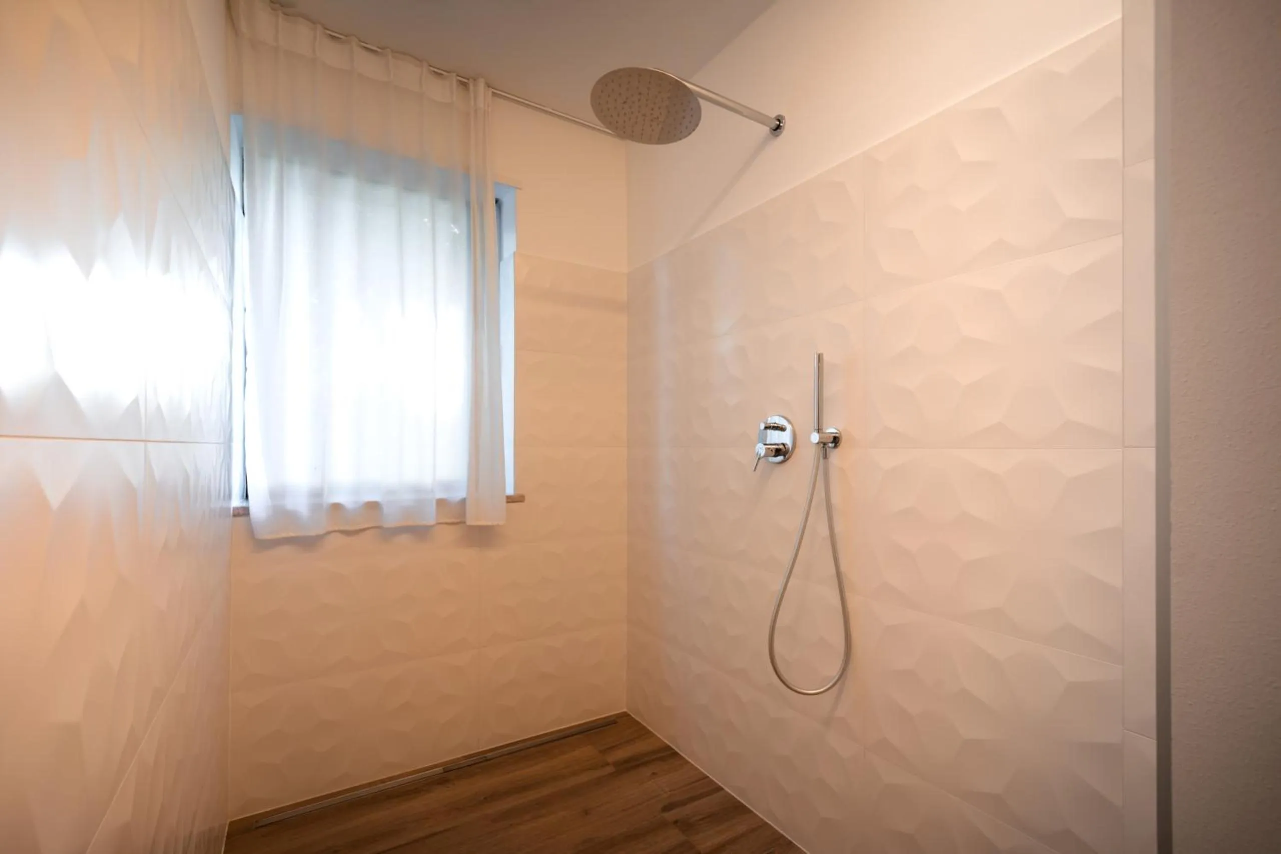 Shower in goldfinger + suites