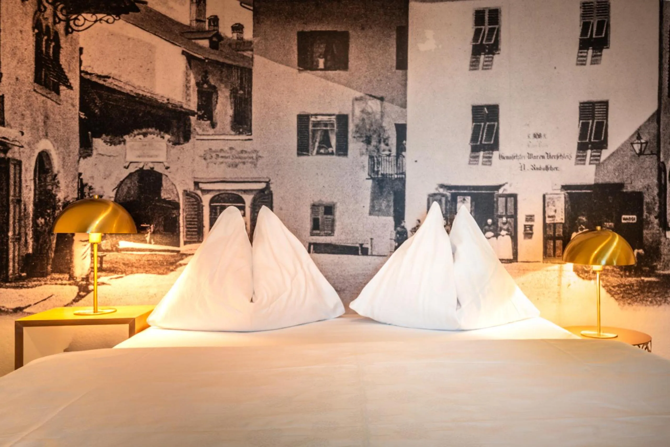 Bed in goldfinger + suites