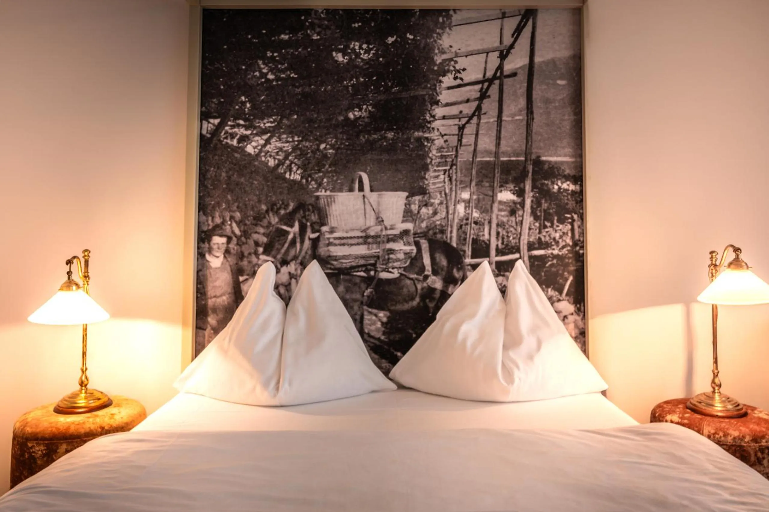 Bed in goldfinger + suites