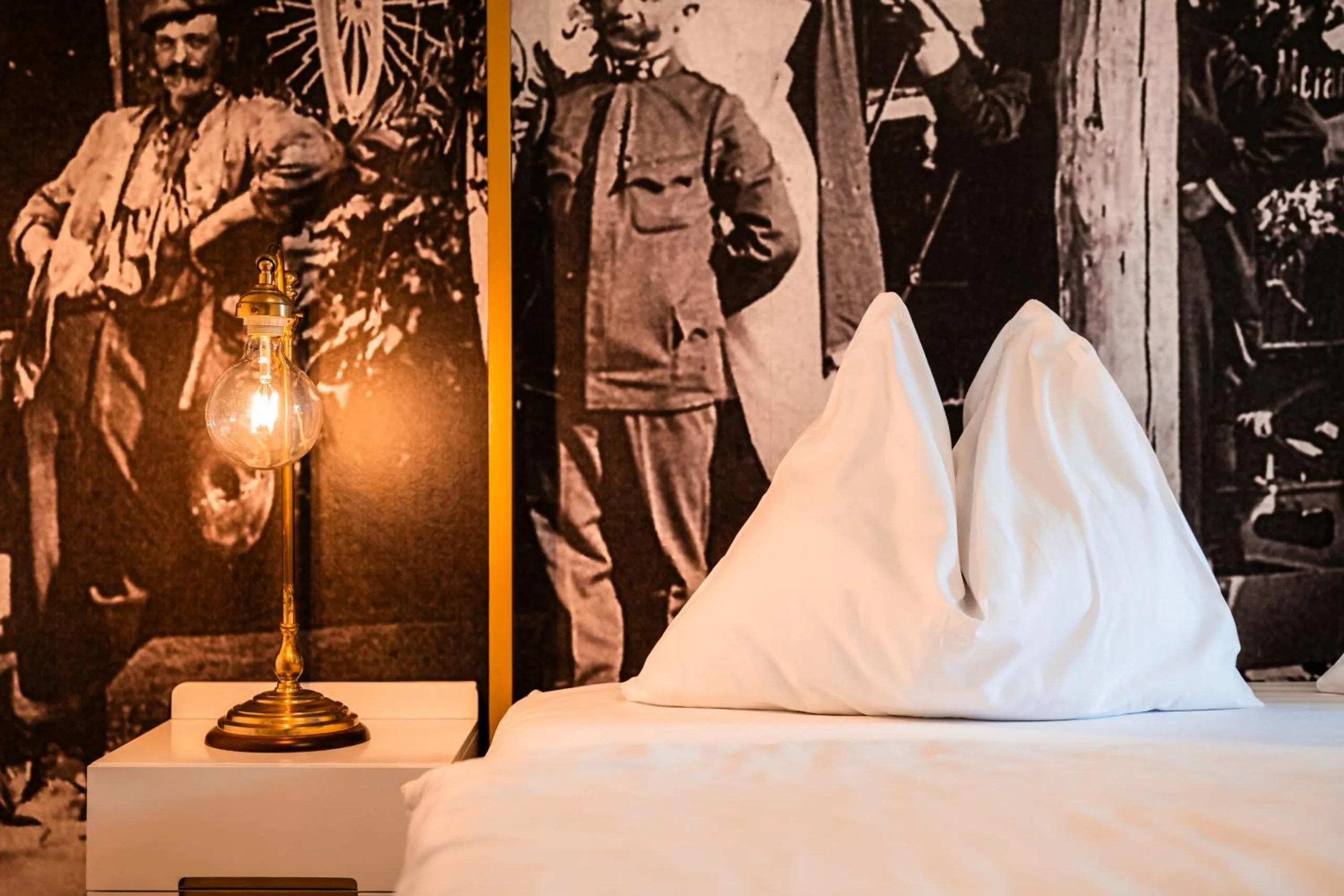 Bed in goldfinger + suites