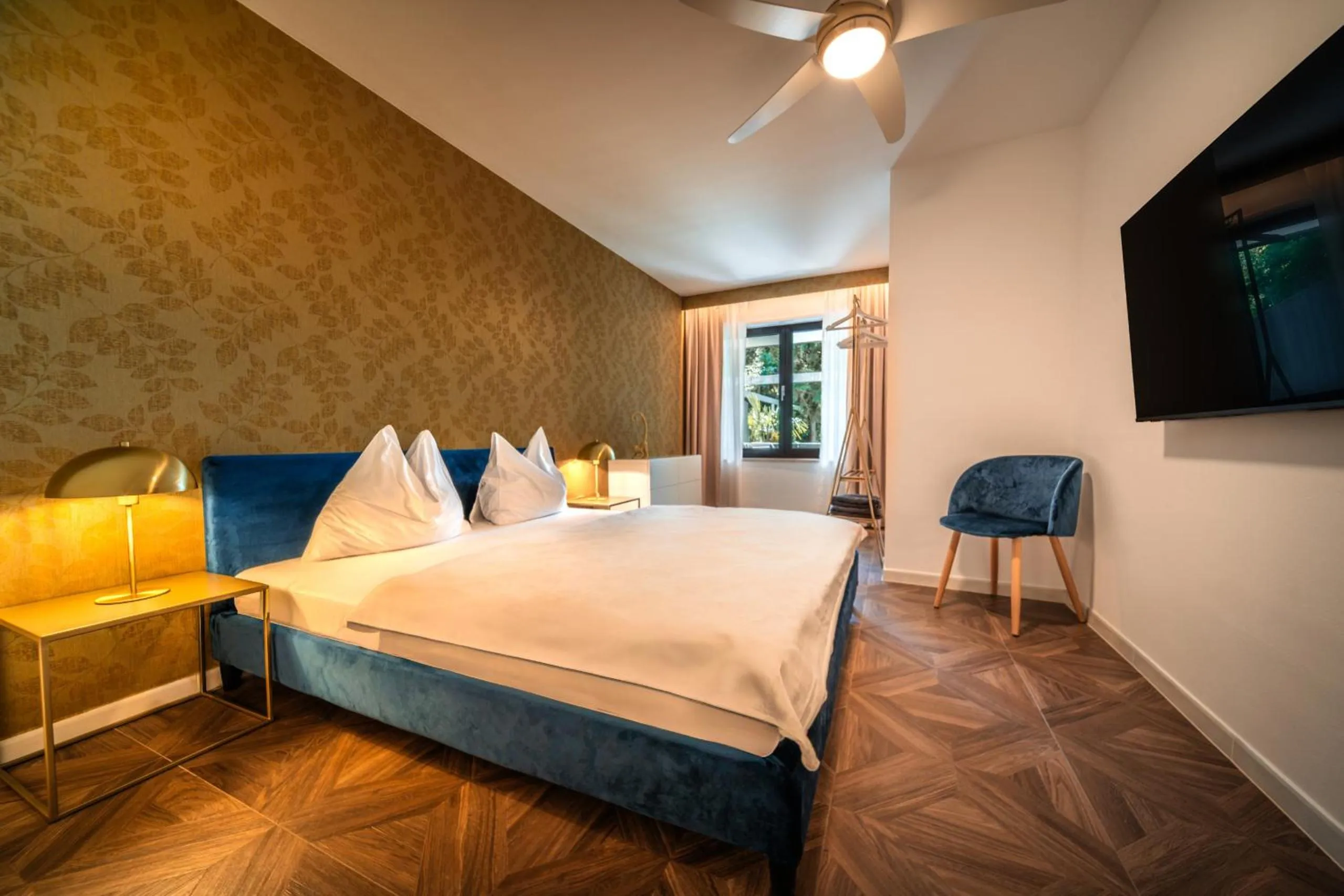 Bed in goldfinger + suites