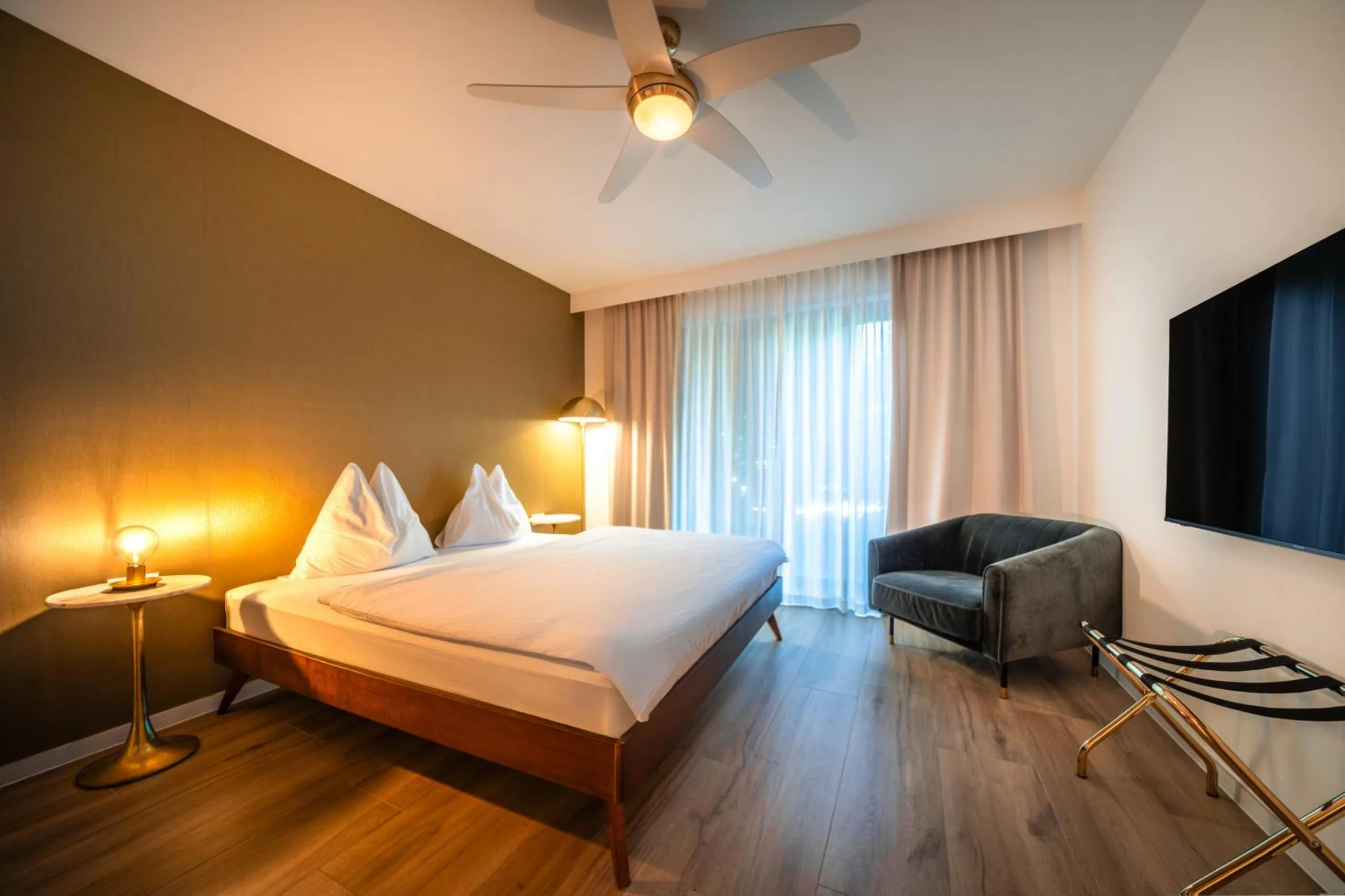 Bed in goldfinger + suites