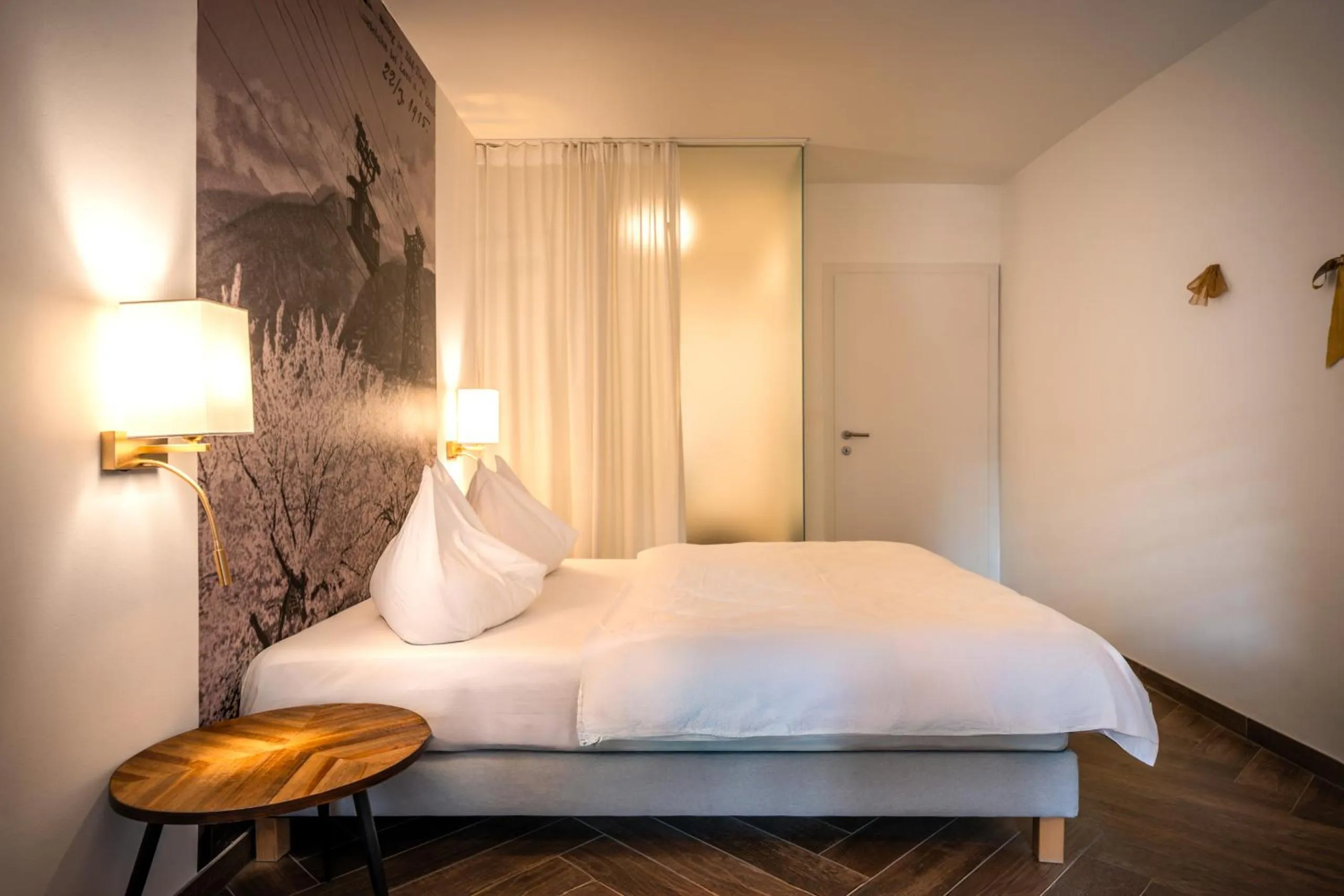 Bed in goldfinger + suites