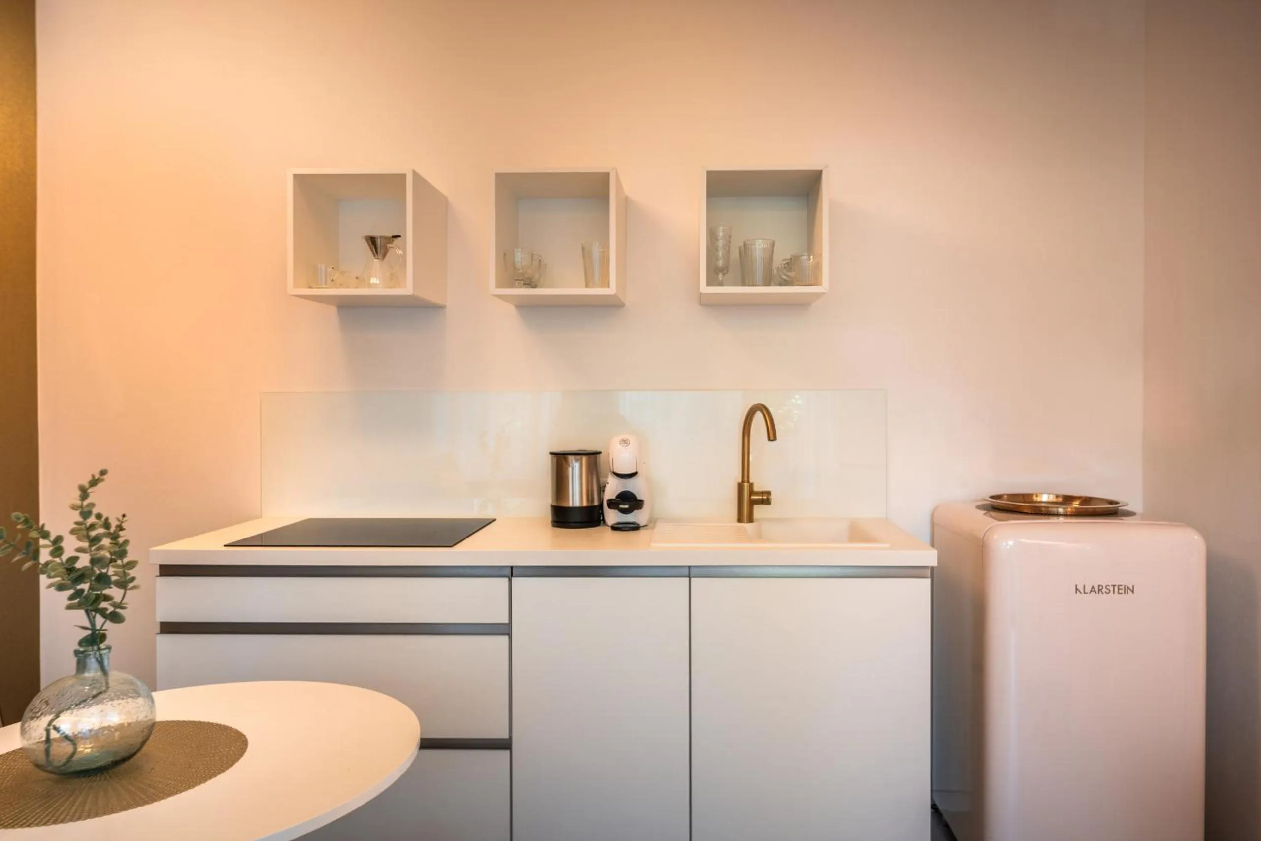 Kitchen or kitchenette in goldfinger + suites