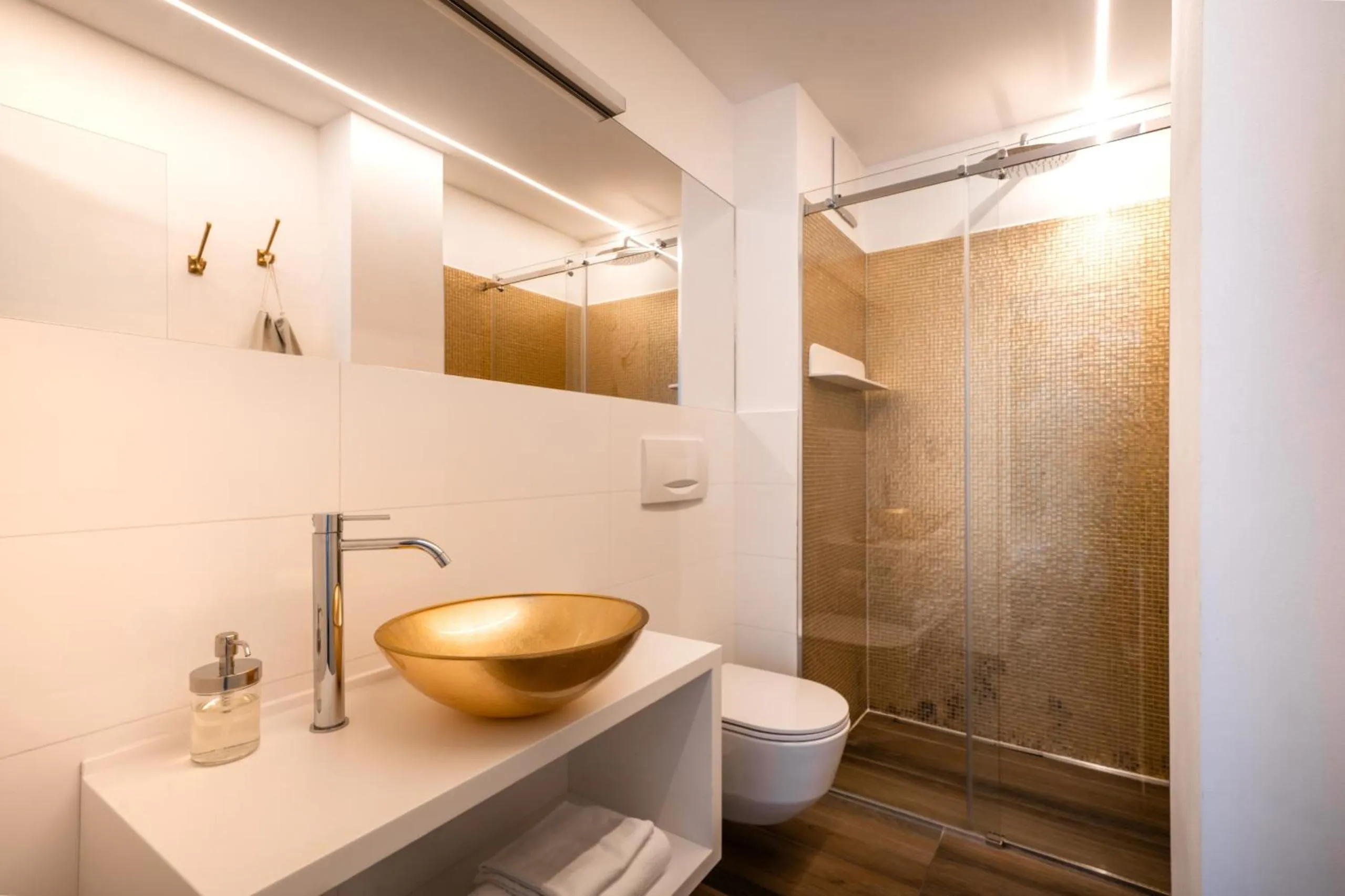 Shower in goldfinger + suites