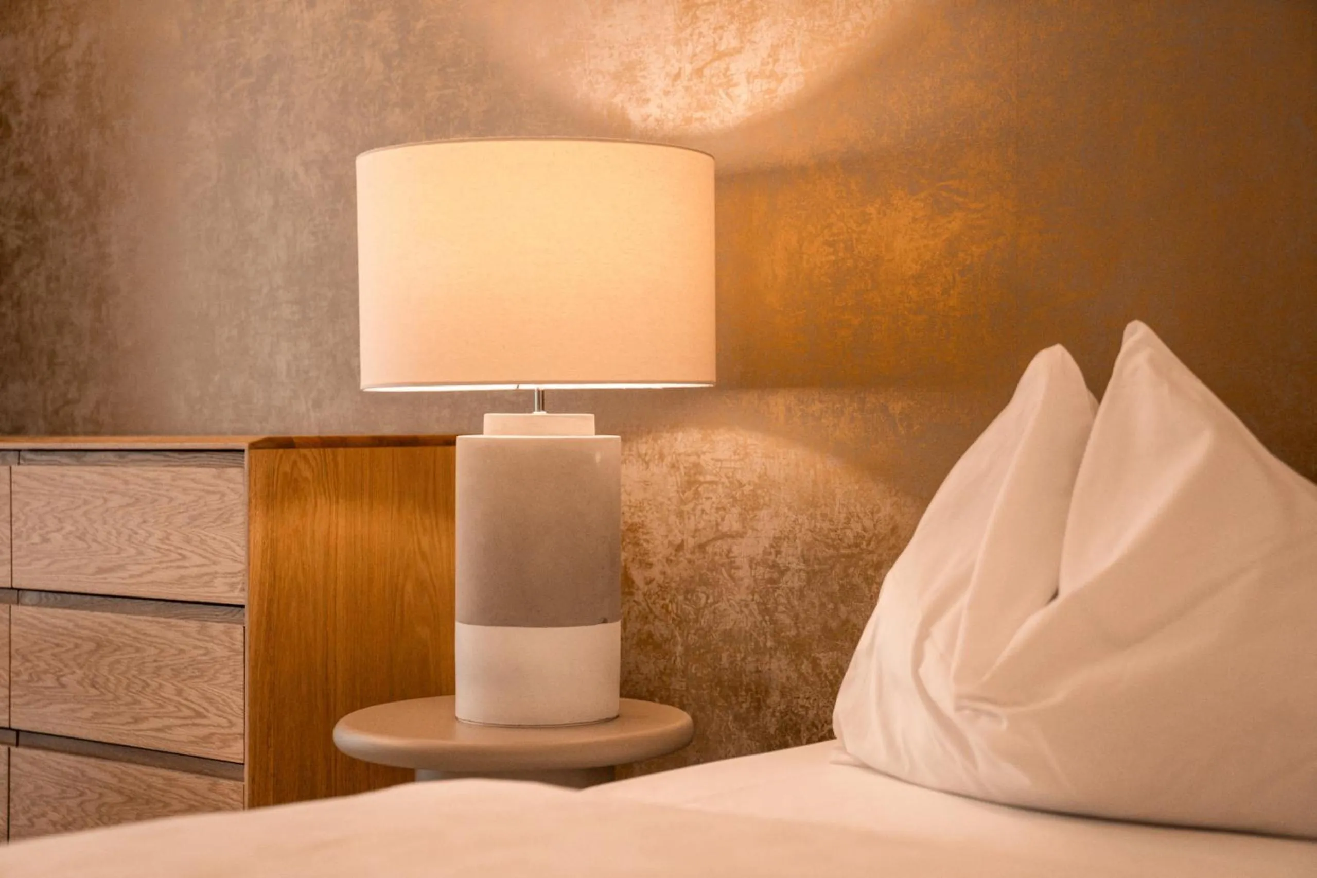 Bed in goldfinger + suites