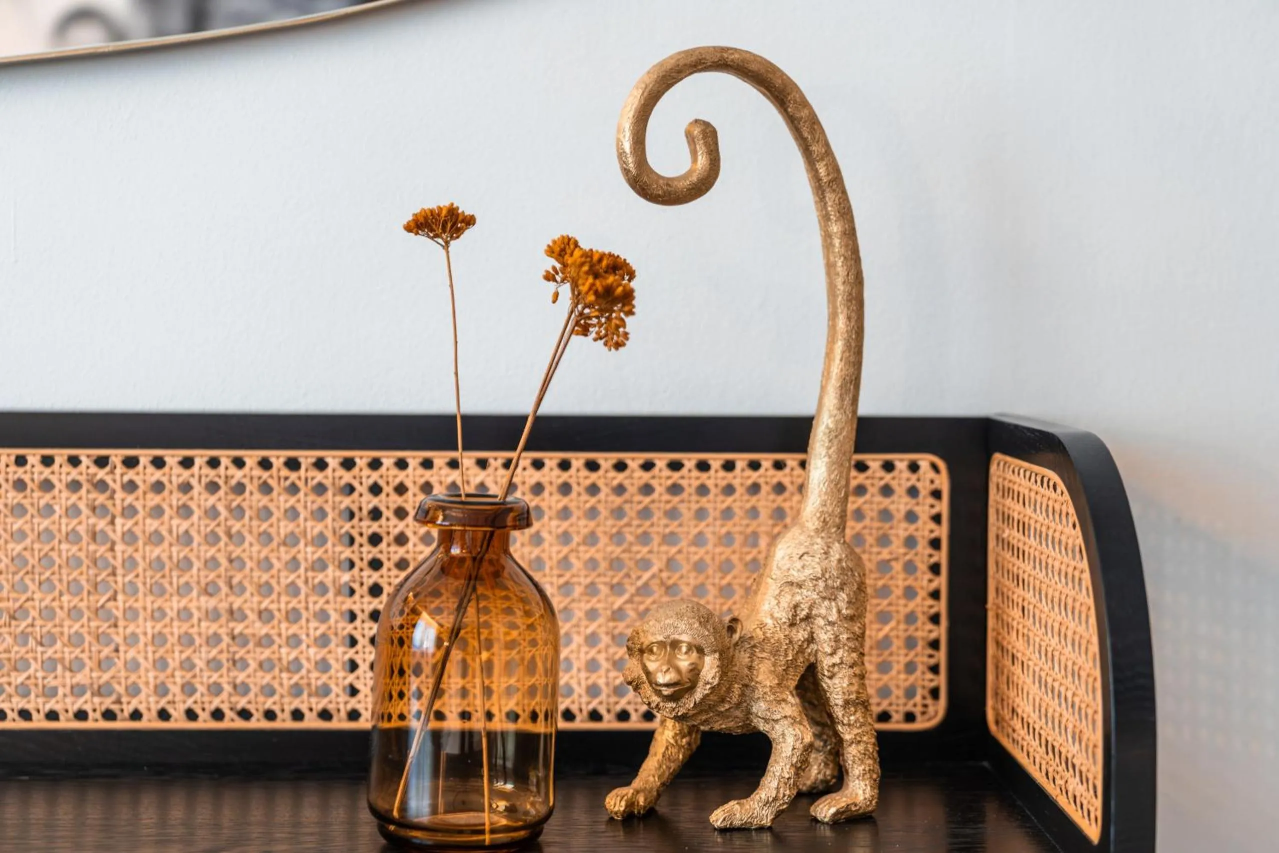 Decorative detail in goldfinger + suites