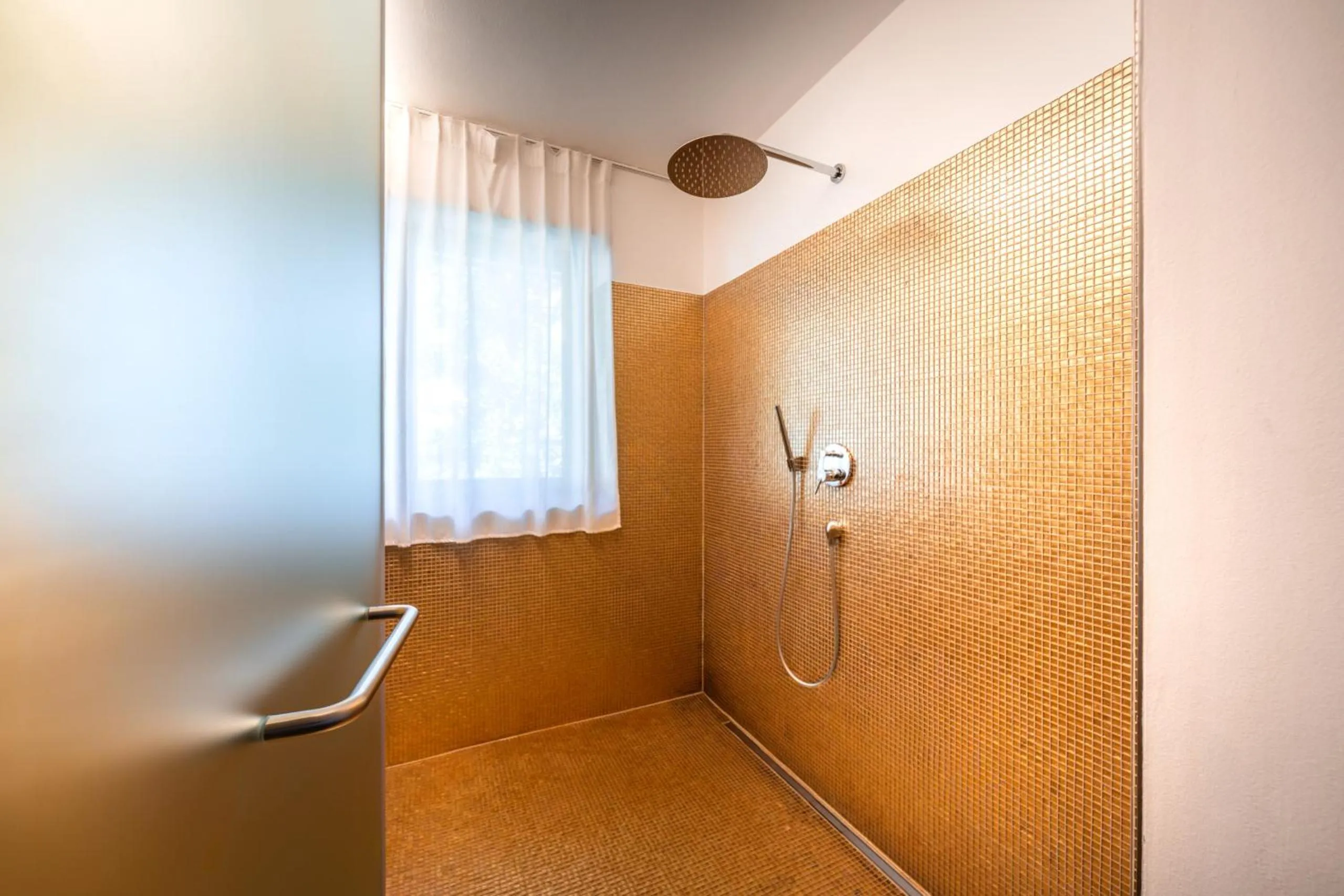 Shower in goldfinger + suites