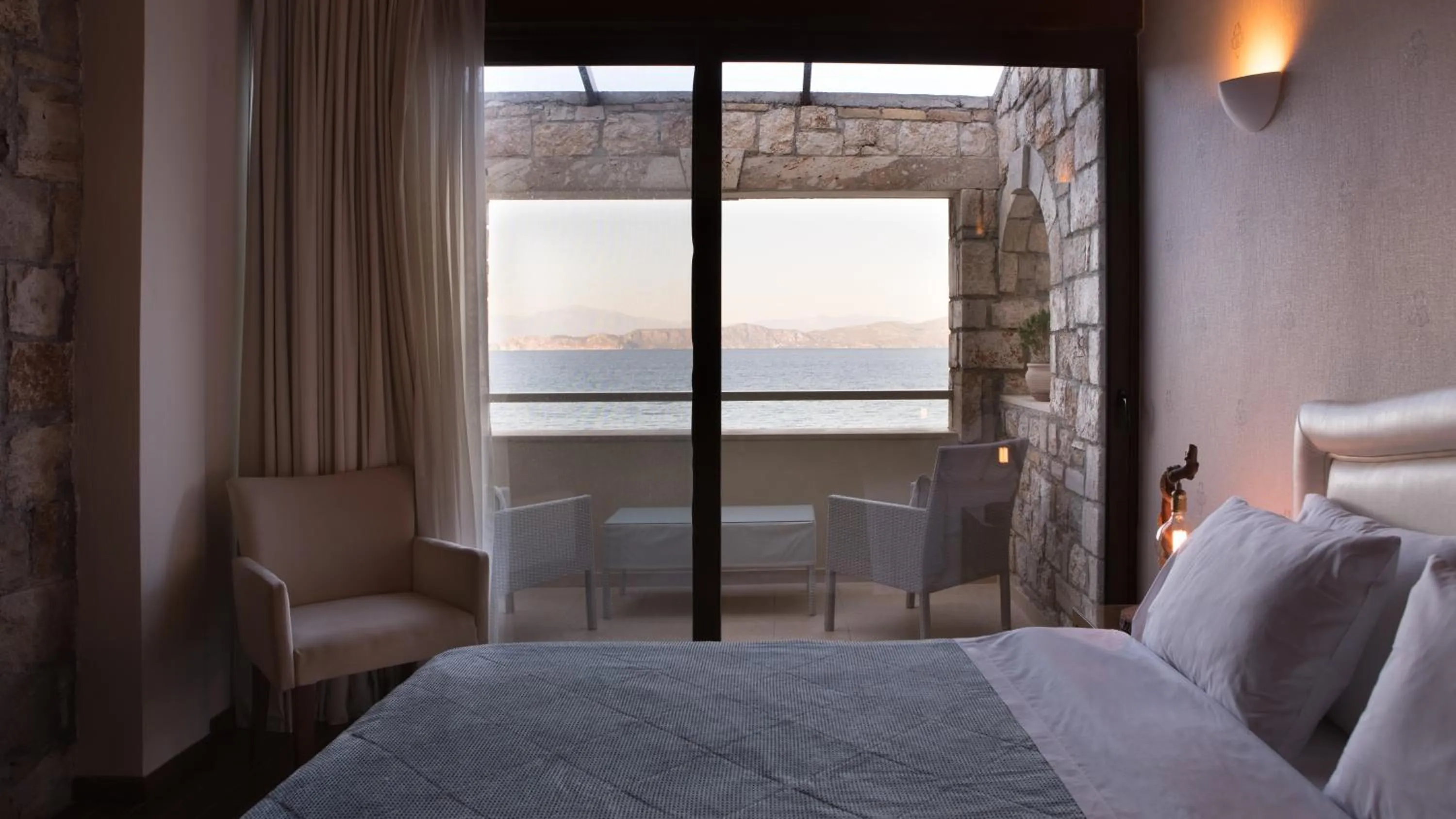 TV and multimedia in Enalio Suites