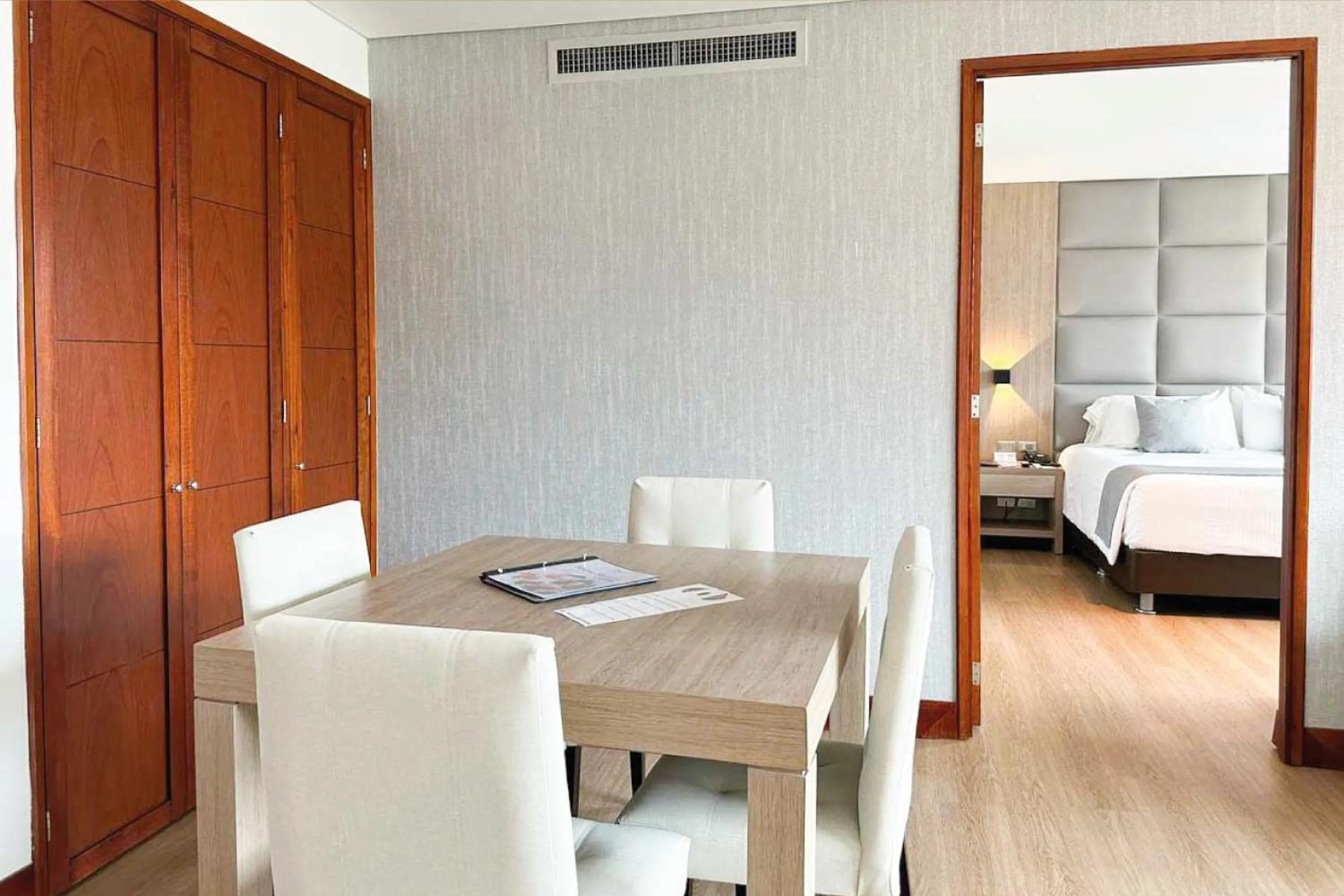 Living room, Bed in Hotel San Fernando Plaza