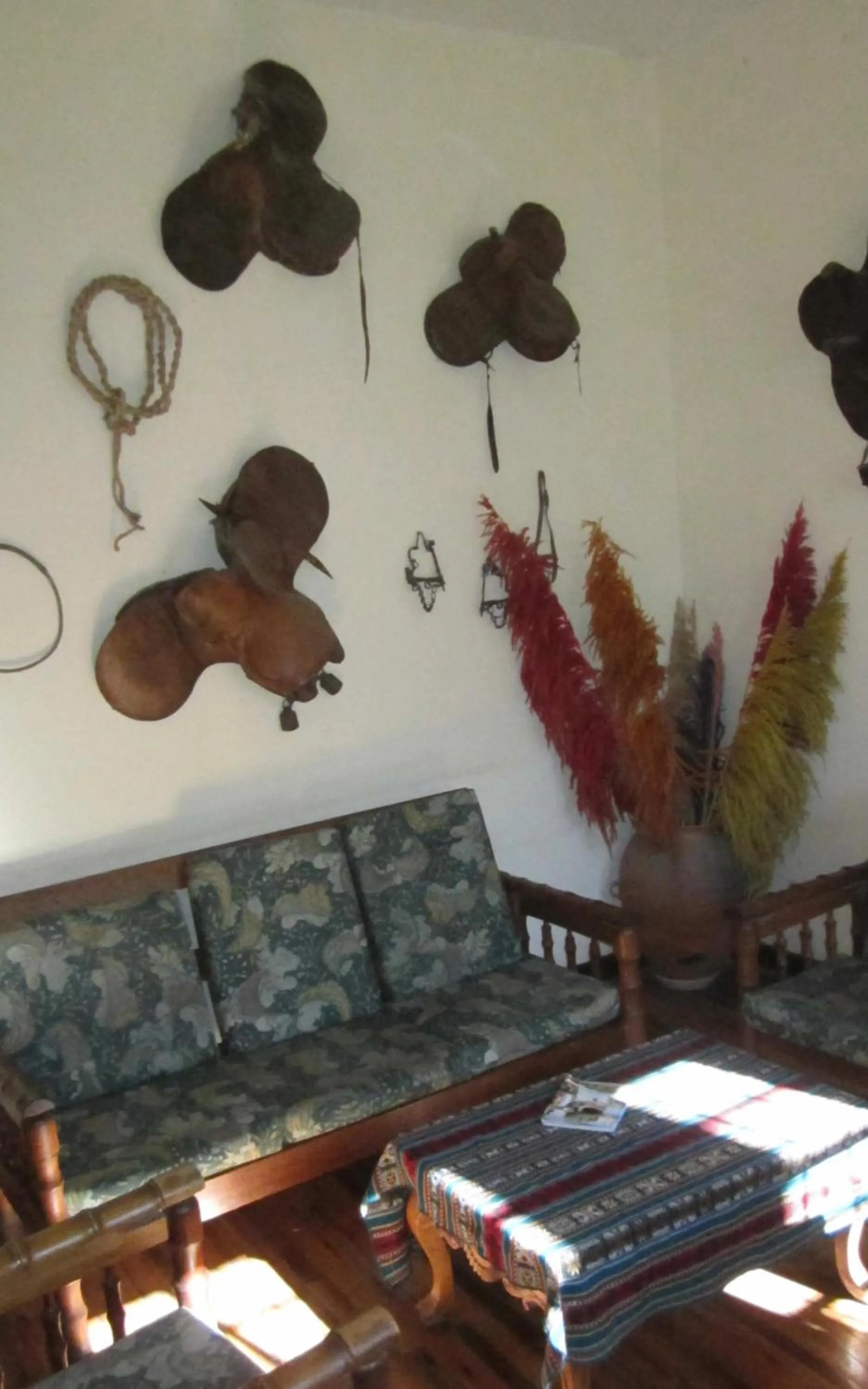 Communal lounge/ TV room in El Tuco Hotel