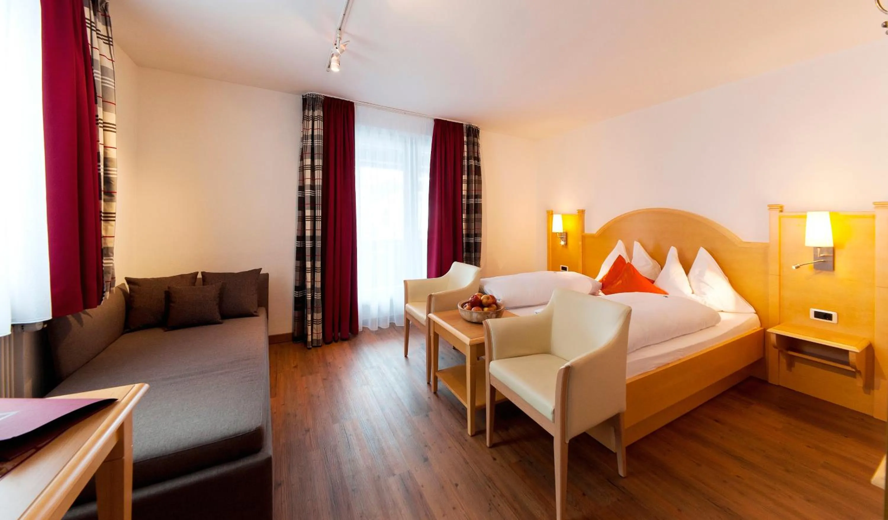 Photo of the whole room, Bed in Geniesserhotel Messnerwirt Olang