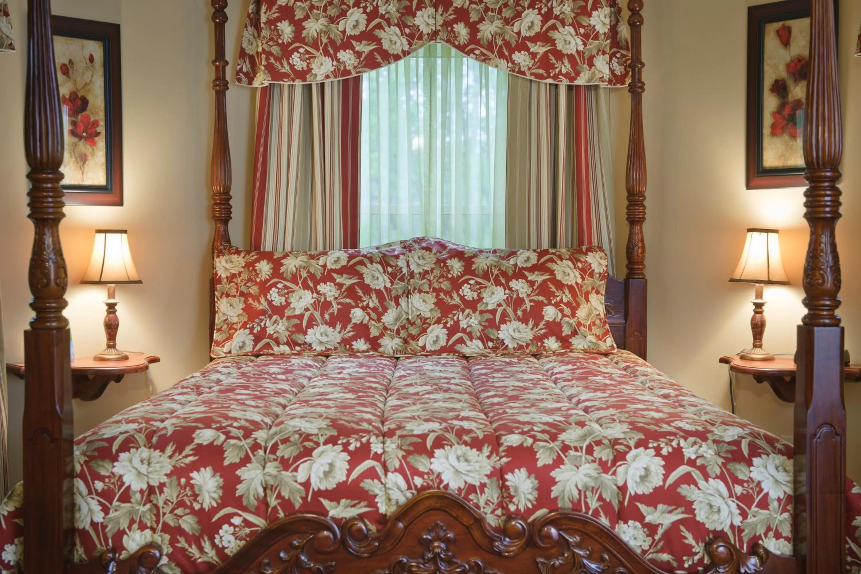 Decorative detail, Bed in Dundee Arms Inn