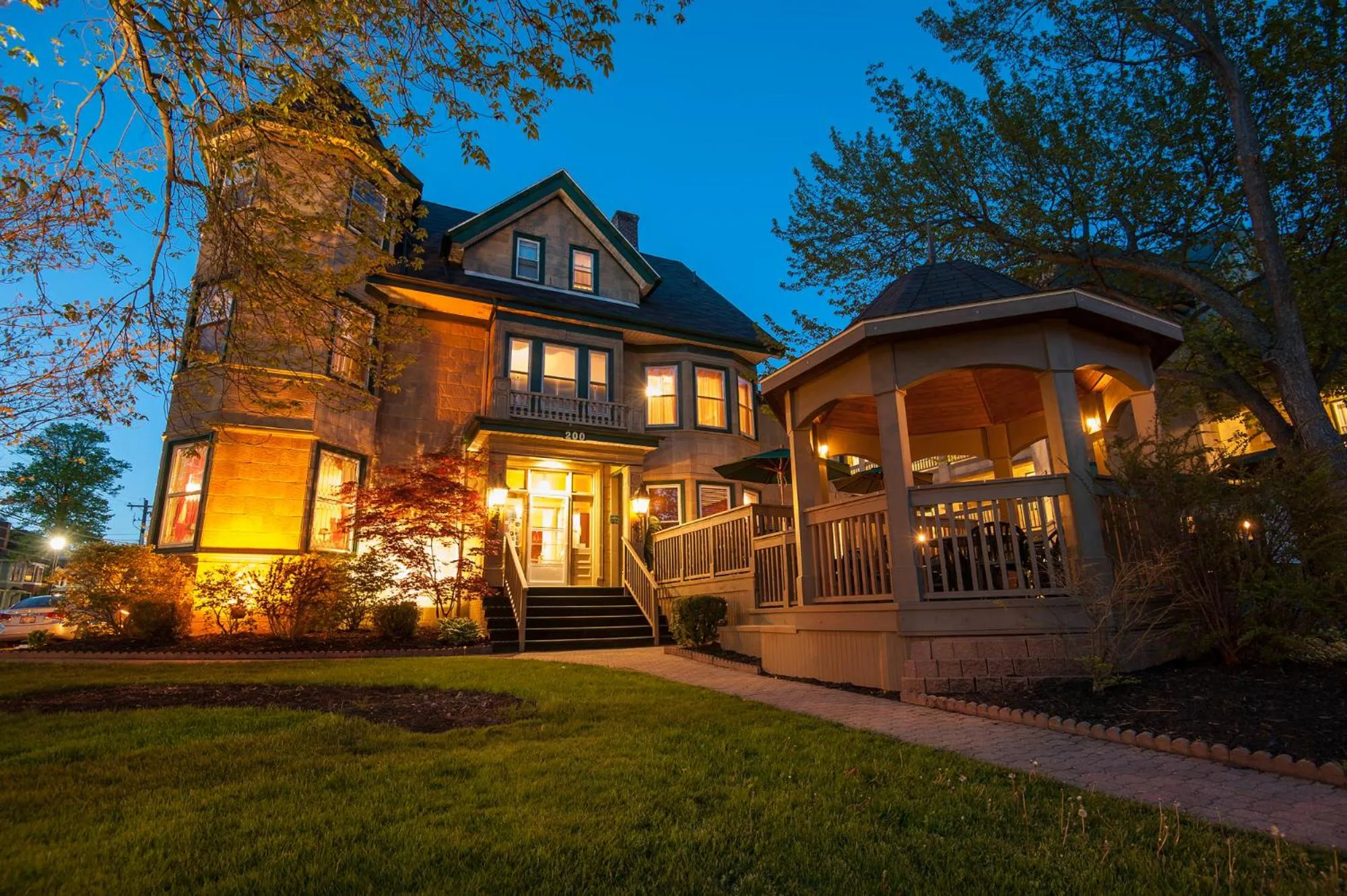 Patio in Dundee Arms Inn