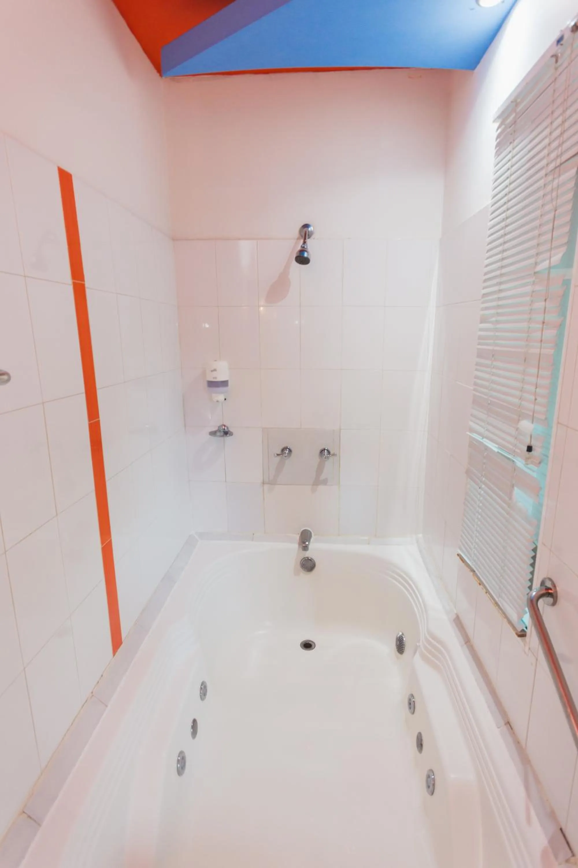 Shower in Hotel Guatatur