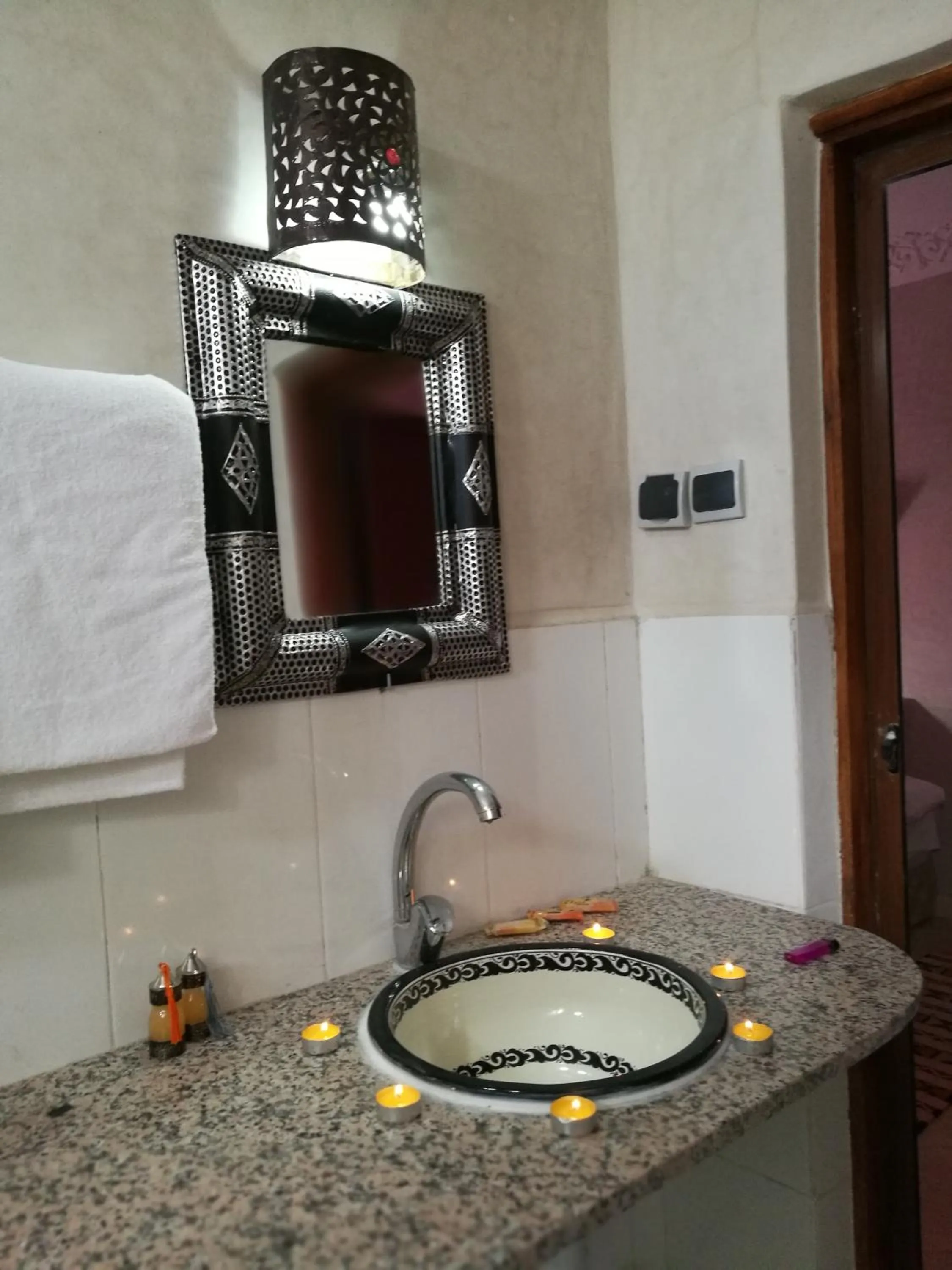 Kitchen or kitchenette in Hôtel Restaurant Dar Al Madina