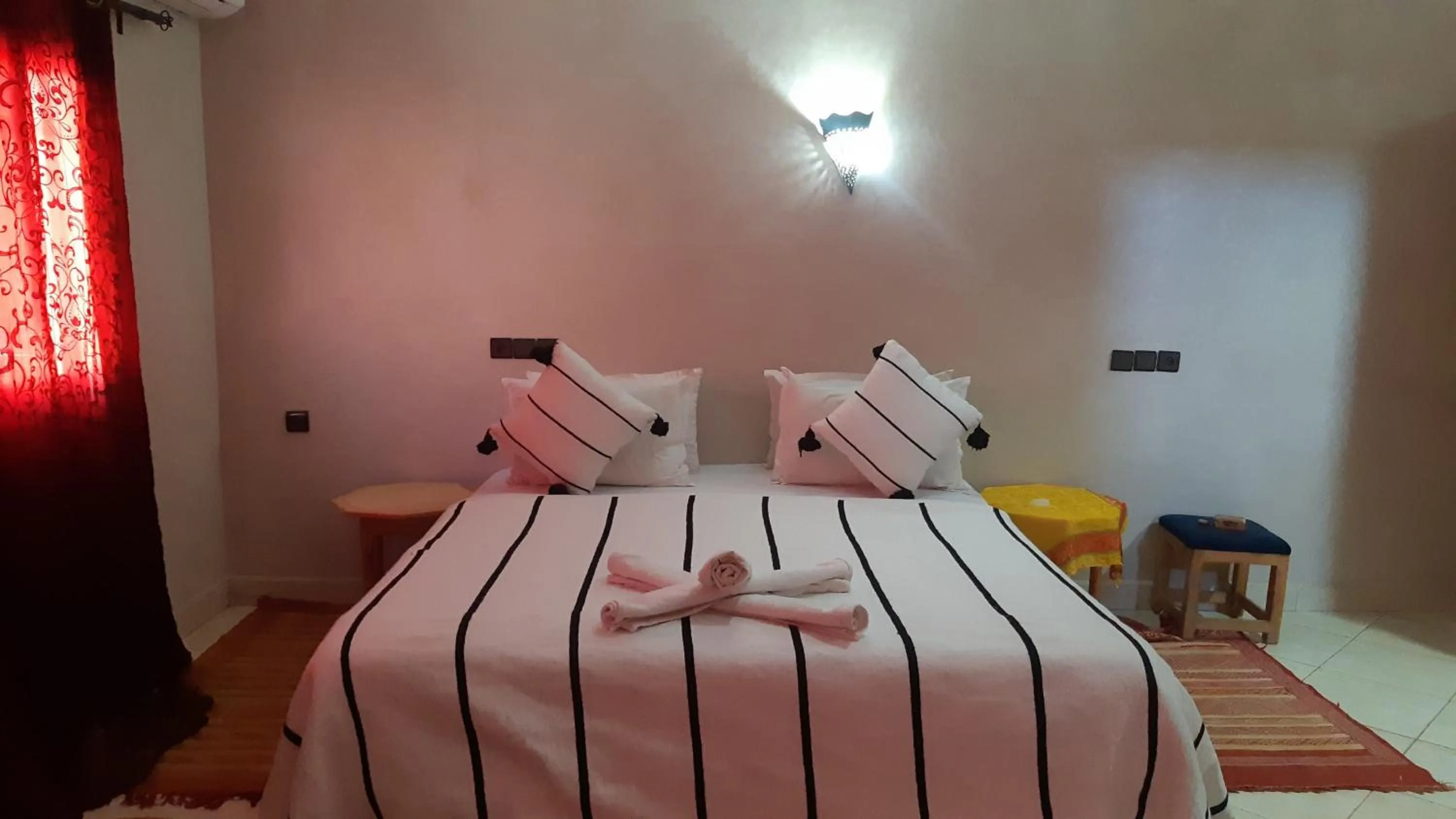 Bed in Hôtel Restaurant Dar Al Madina