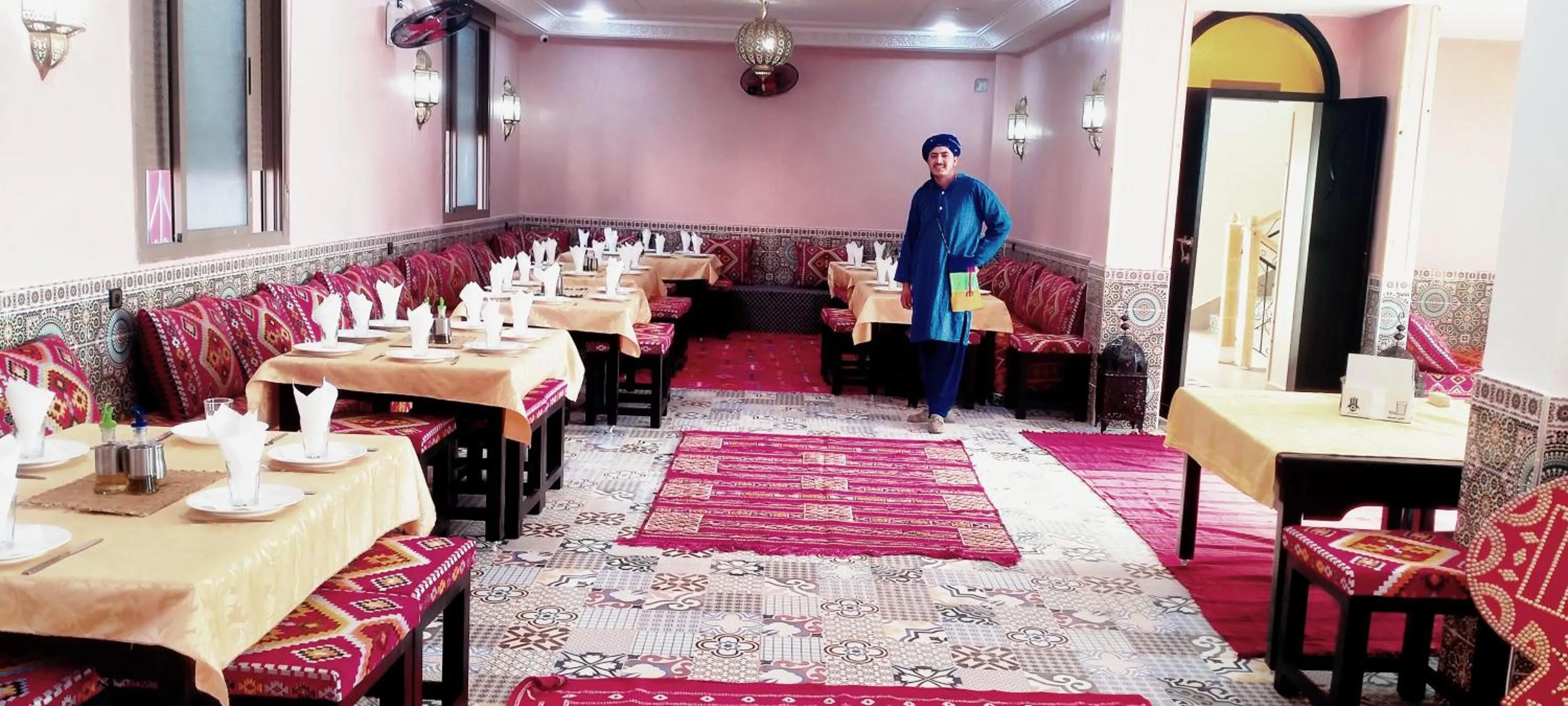 Restaurant/places to eat in Hôtel Restaurant Dar Al Madina