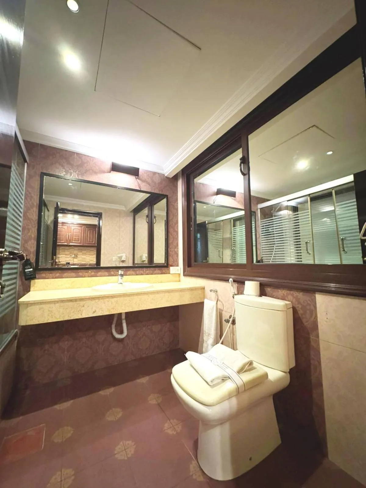 Bathroom in Queens Suite Hotel