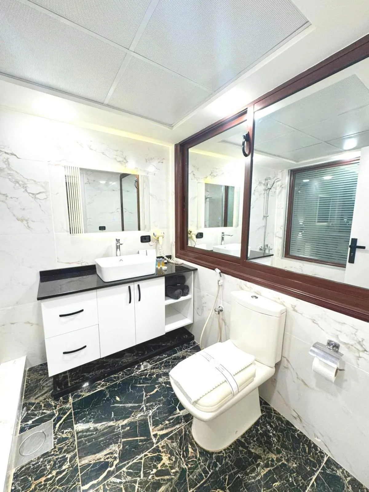 Bathroom in Queens Suite Hotel