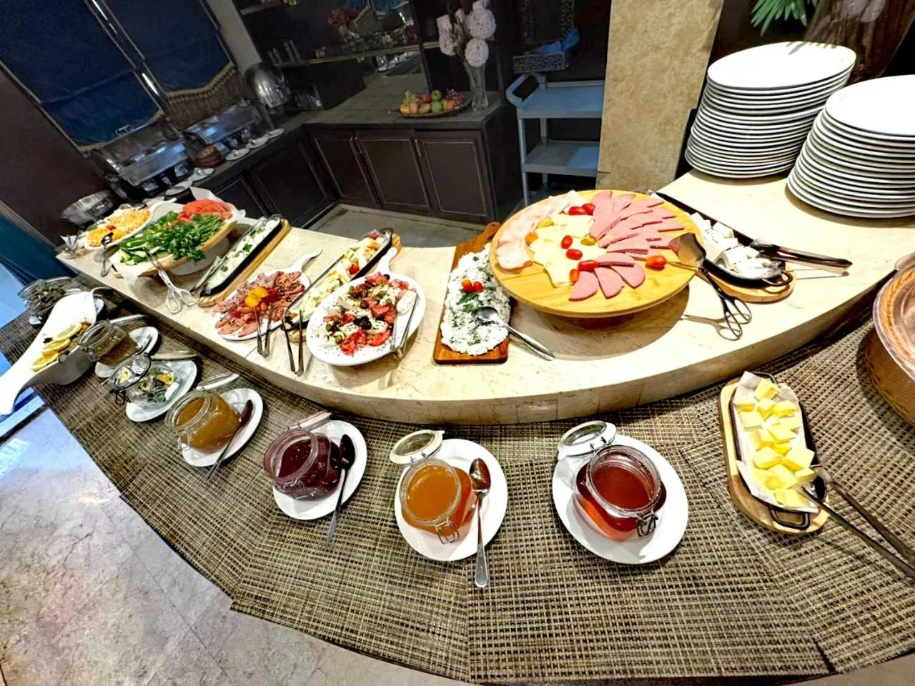 Breakfast in Queens Suite Hotel