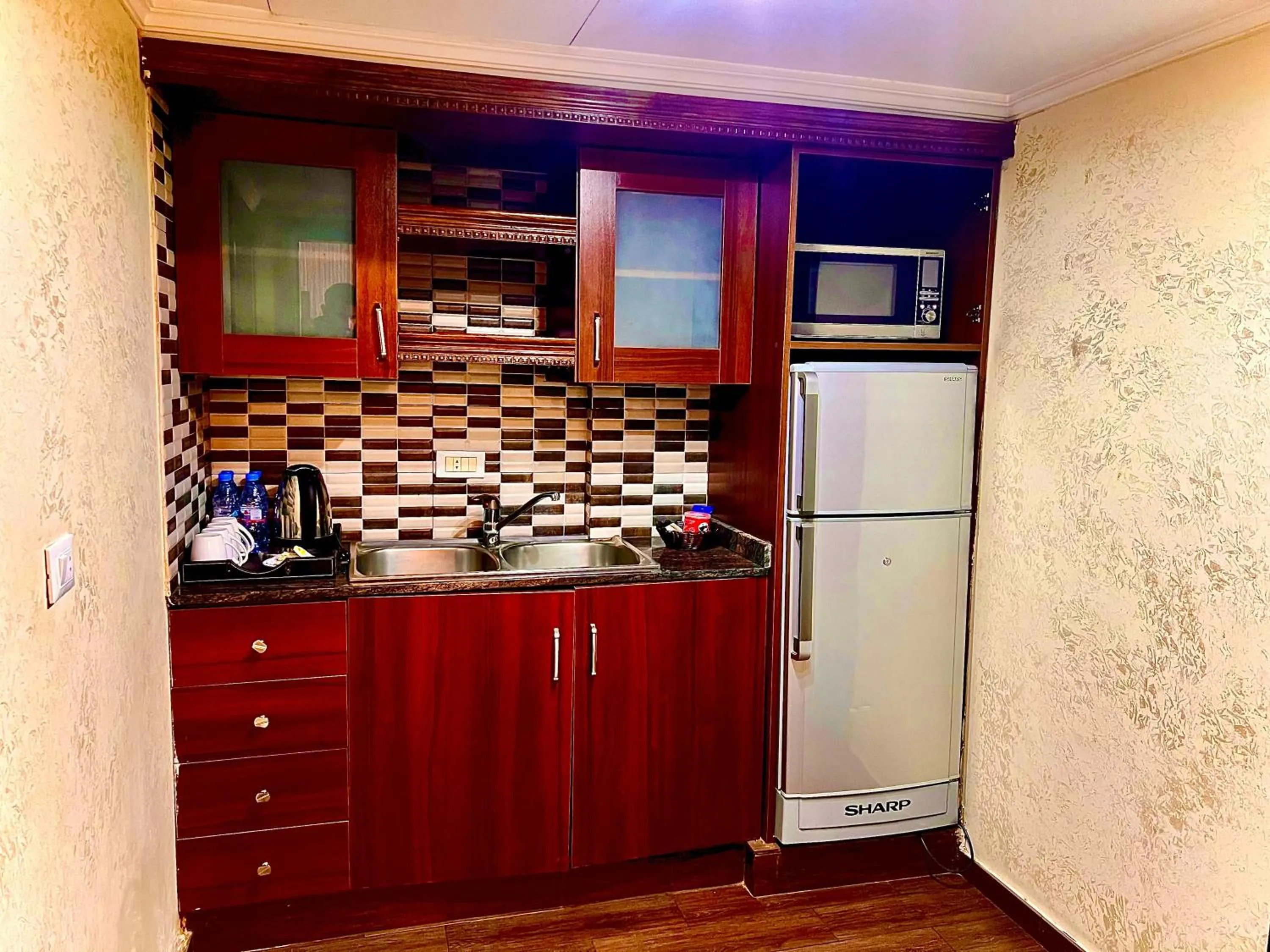 Kitchen or kitchenette in Queens Suite Hotel