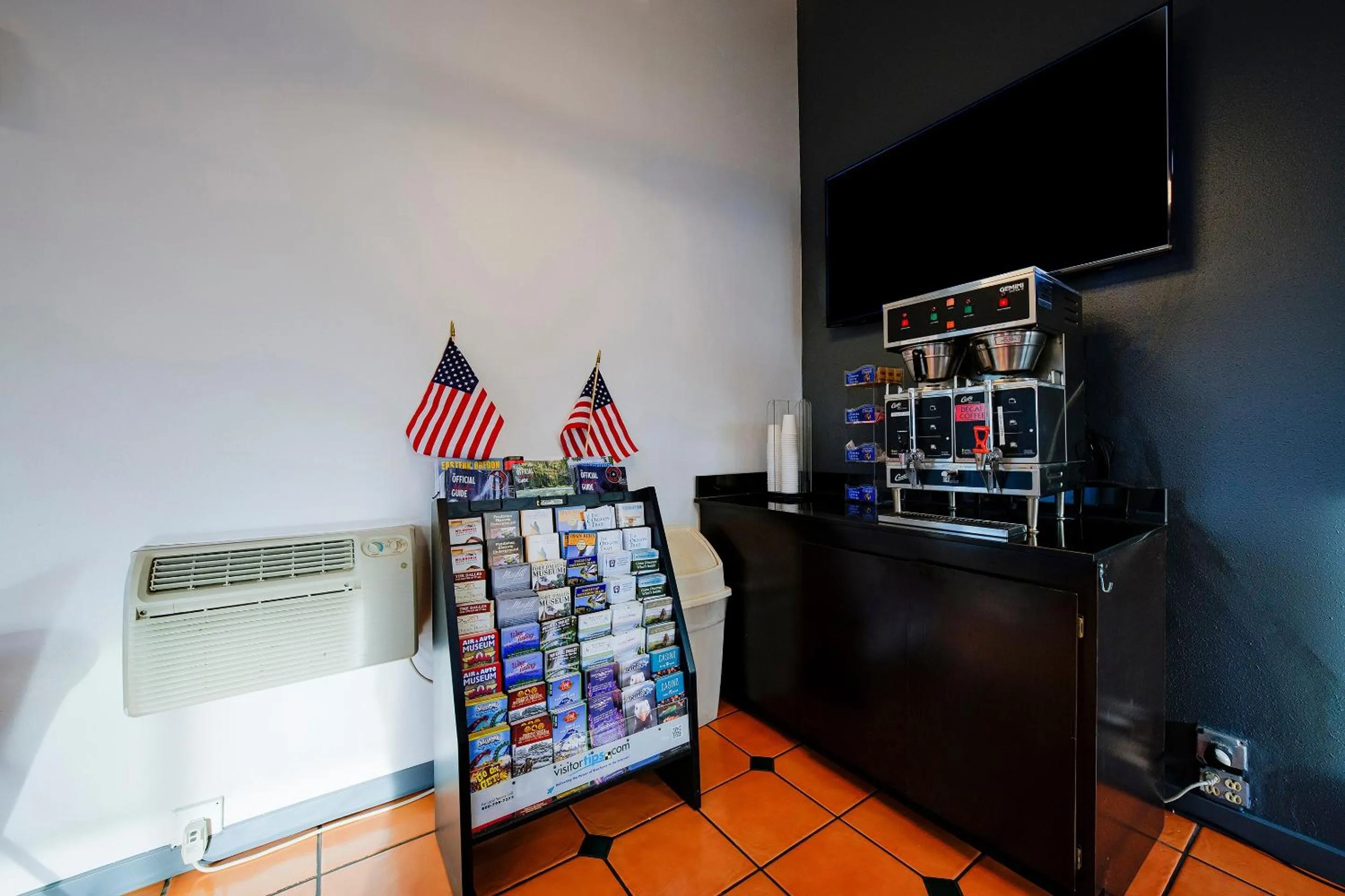 Lobby or reception in OYO Hotel Hermiston OR, Downtown